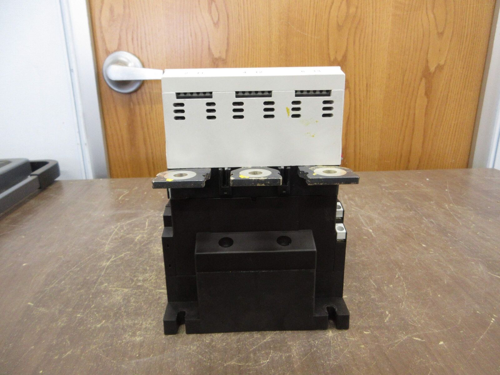 Eaton Contactor XTCE500M 24-48VDC Coil 550A 600V Used