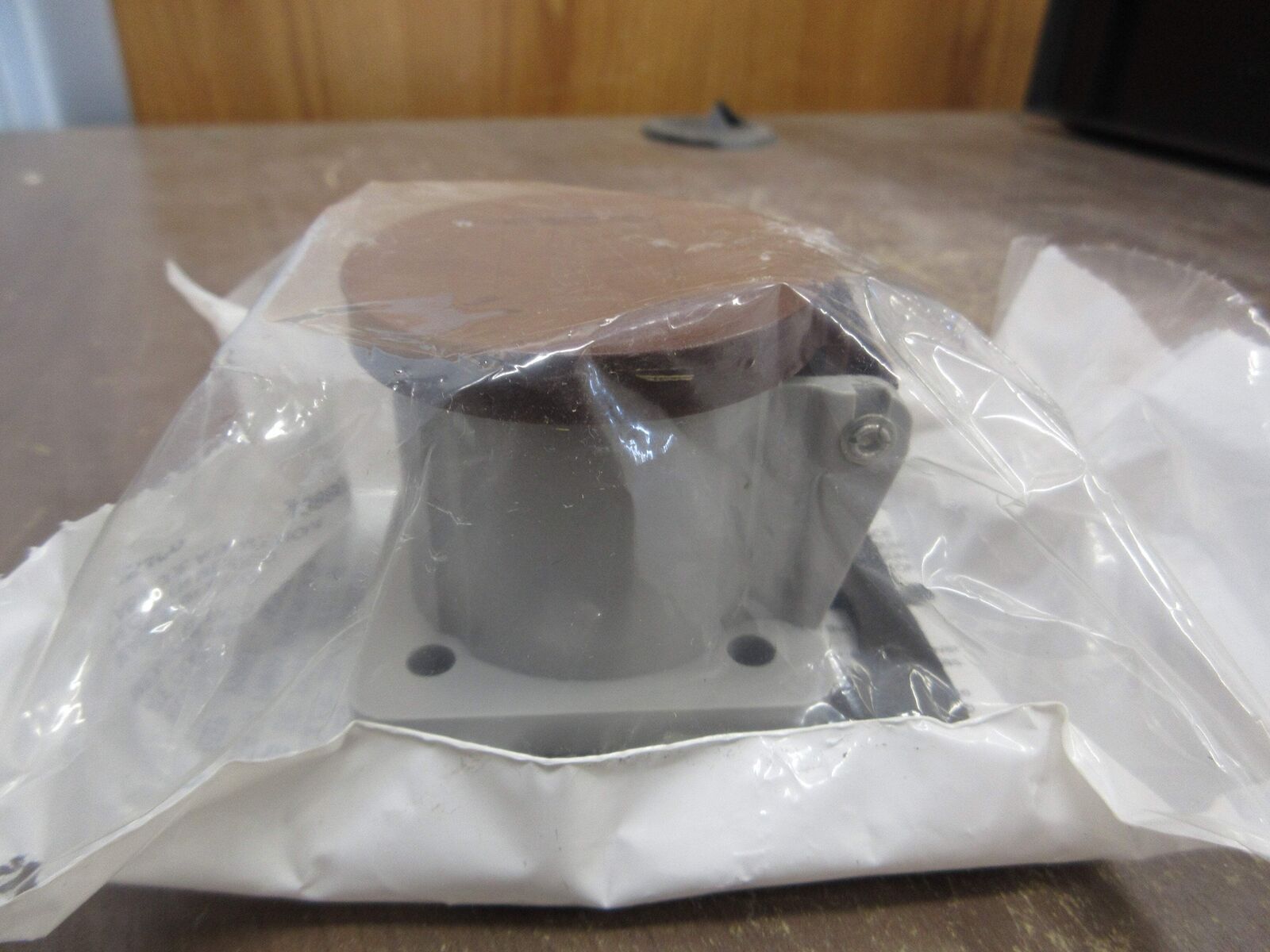 Leviton Nema 3R Receptacle Enclosure 108-16S31-H New Surplus