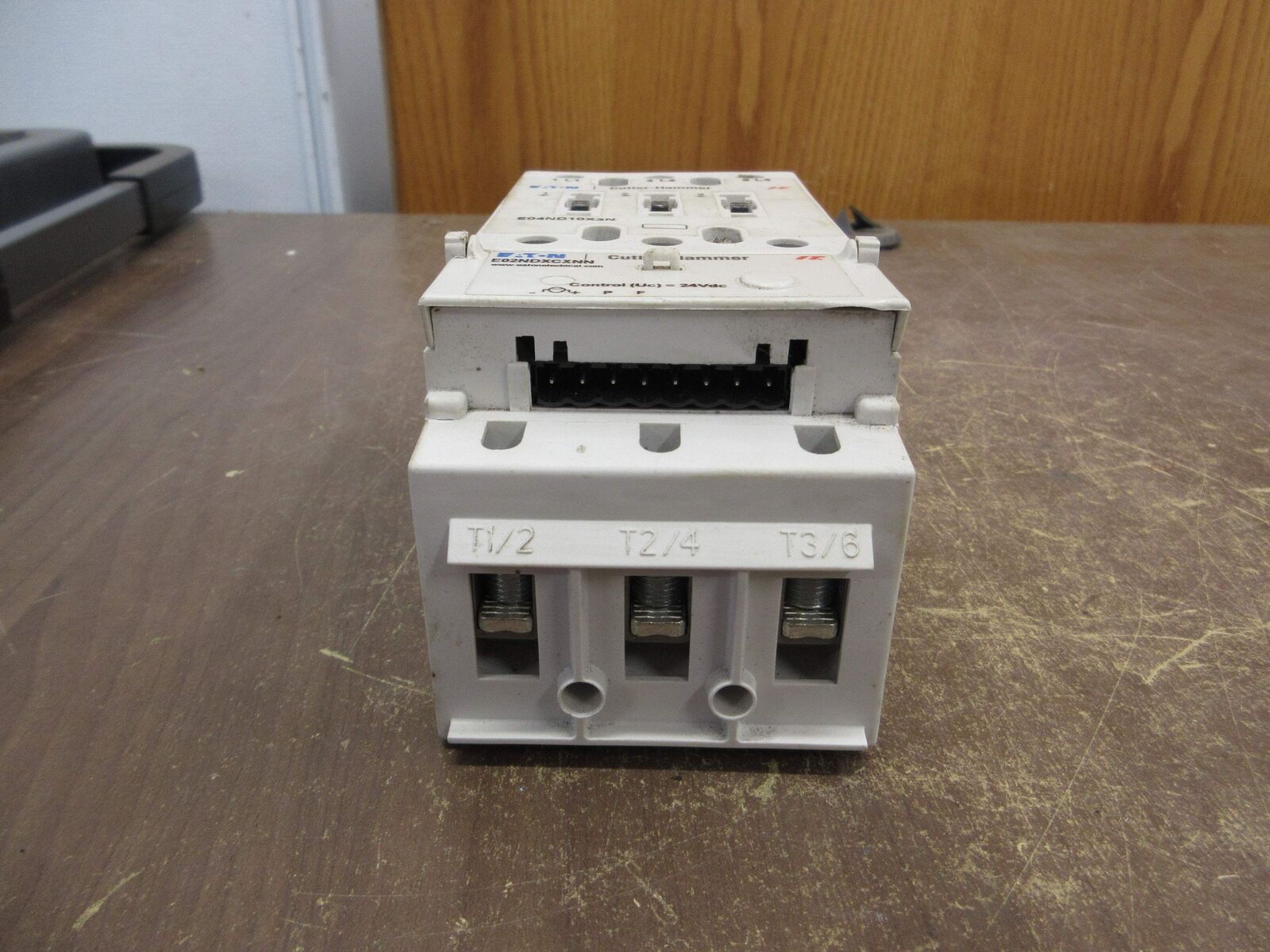 Eaton Contactor E04ND10X3N 24VDC Coil 130A 600V Used