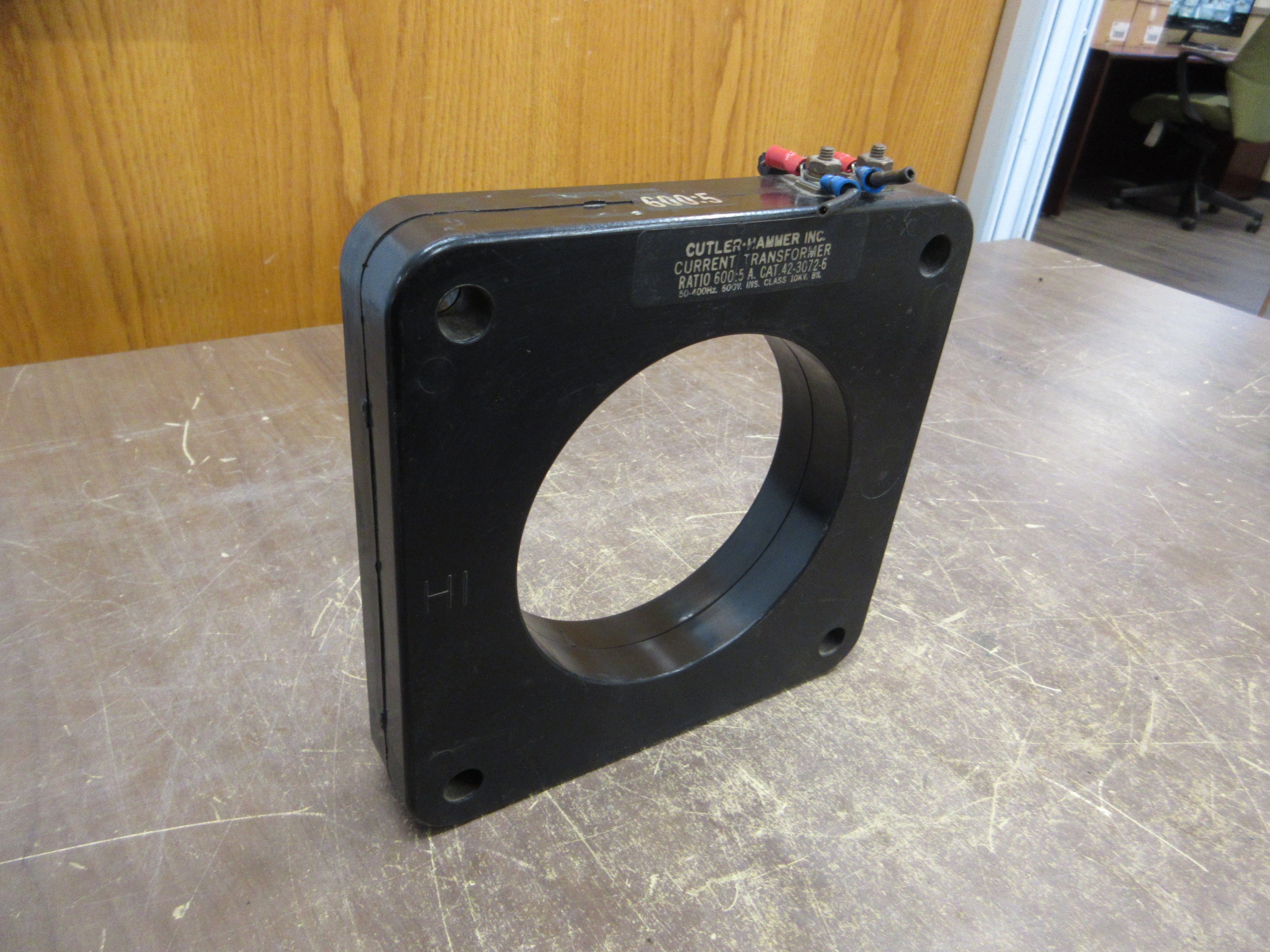 Cutler-Hammer Current Transformer 42-3072-6 Ratio 600:5A 600V 50-400Hz 10kV BIL
