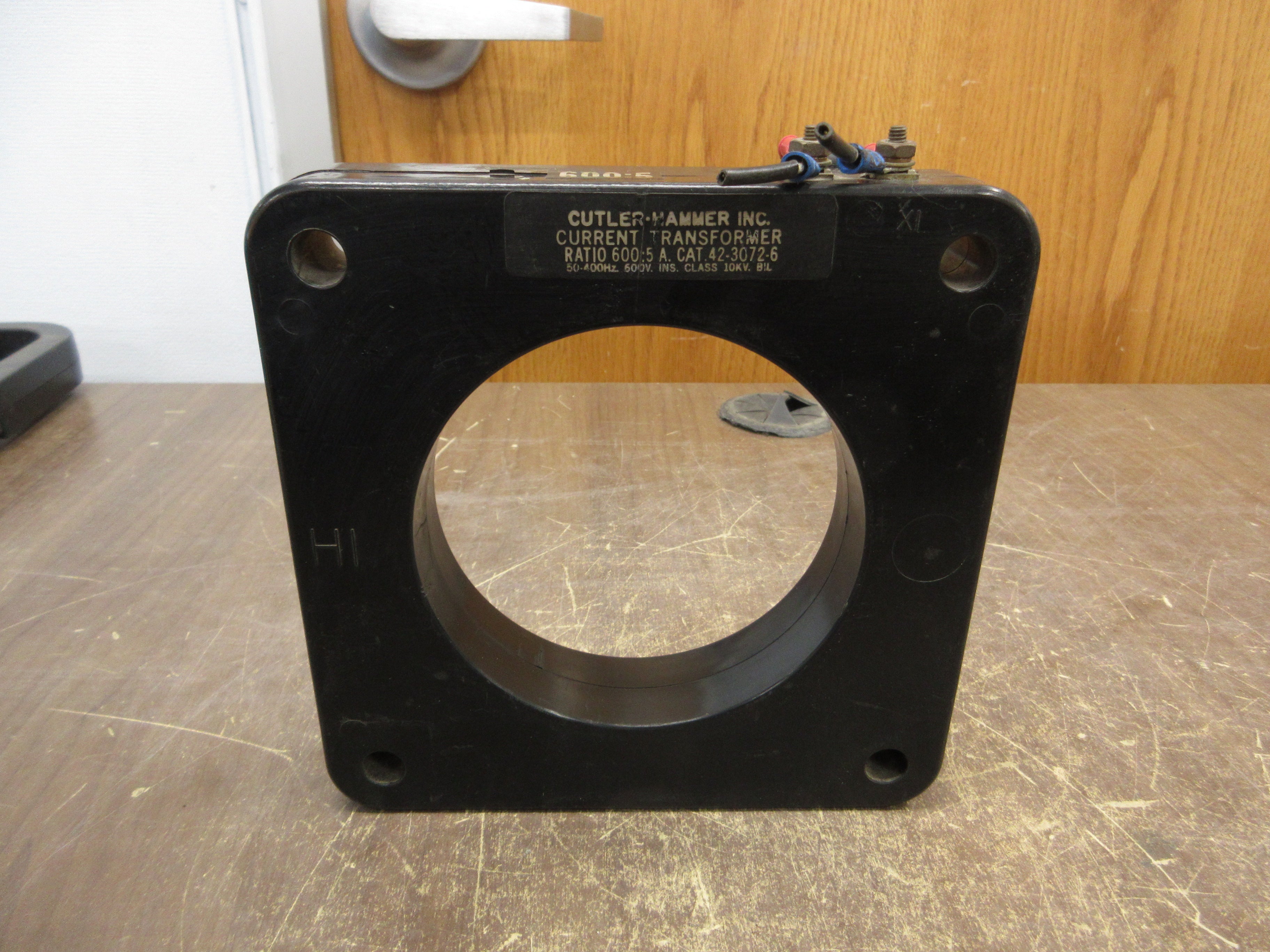 Cutler-Hammer Current Transformer 42-3072-6 Ratio 600:5A 600V 50-400Hz 10kV BIL