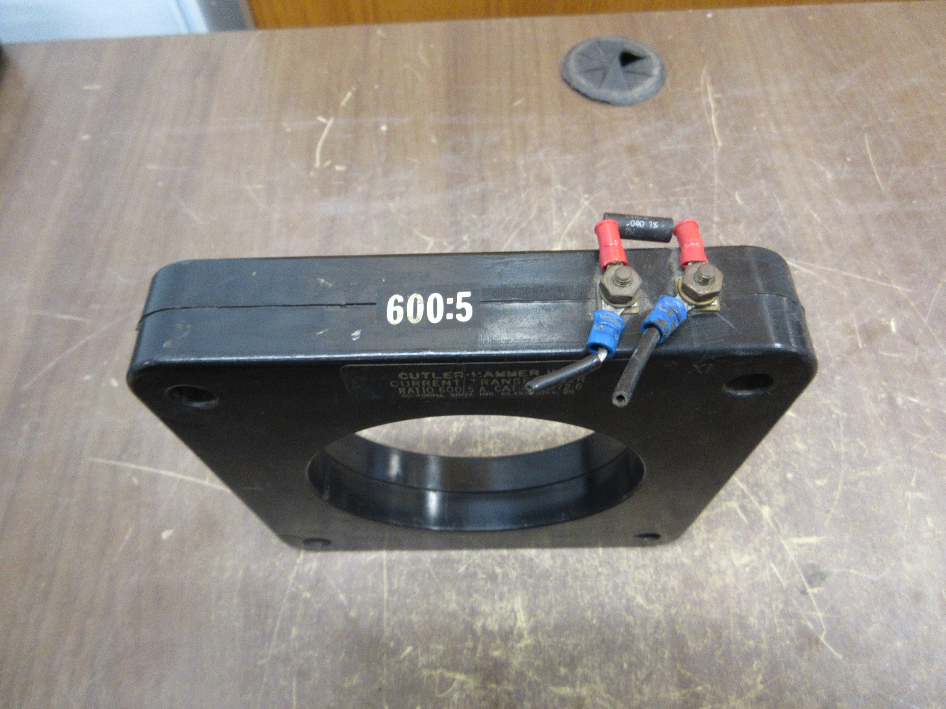Cutler-Hammer Current Transformer 42-3072-6 Ratio 600:5A 600V 50-400Hz 10kV BIL