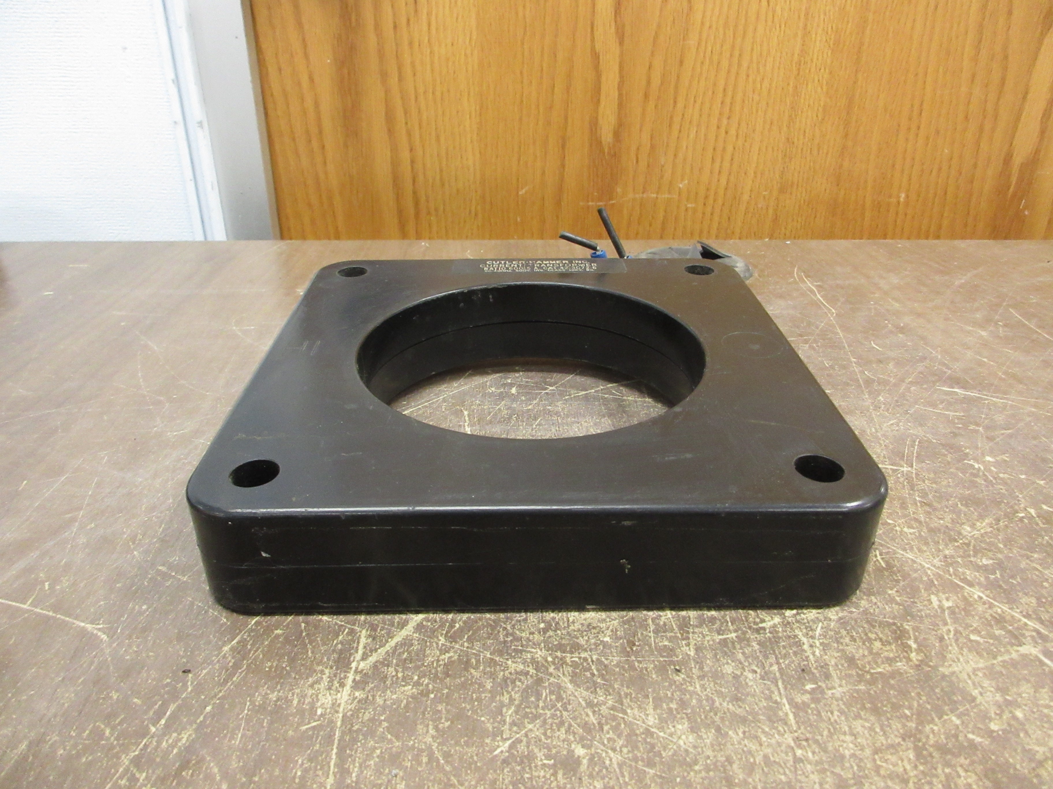 Cutler-Hammer Current Transformer 42-3072-6 Ratio 600:5A 600V 50-400Hz 10kV BIL