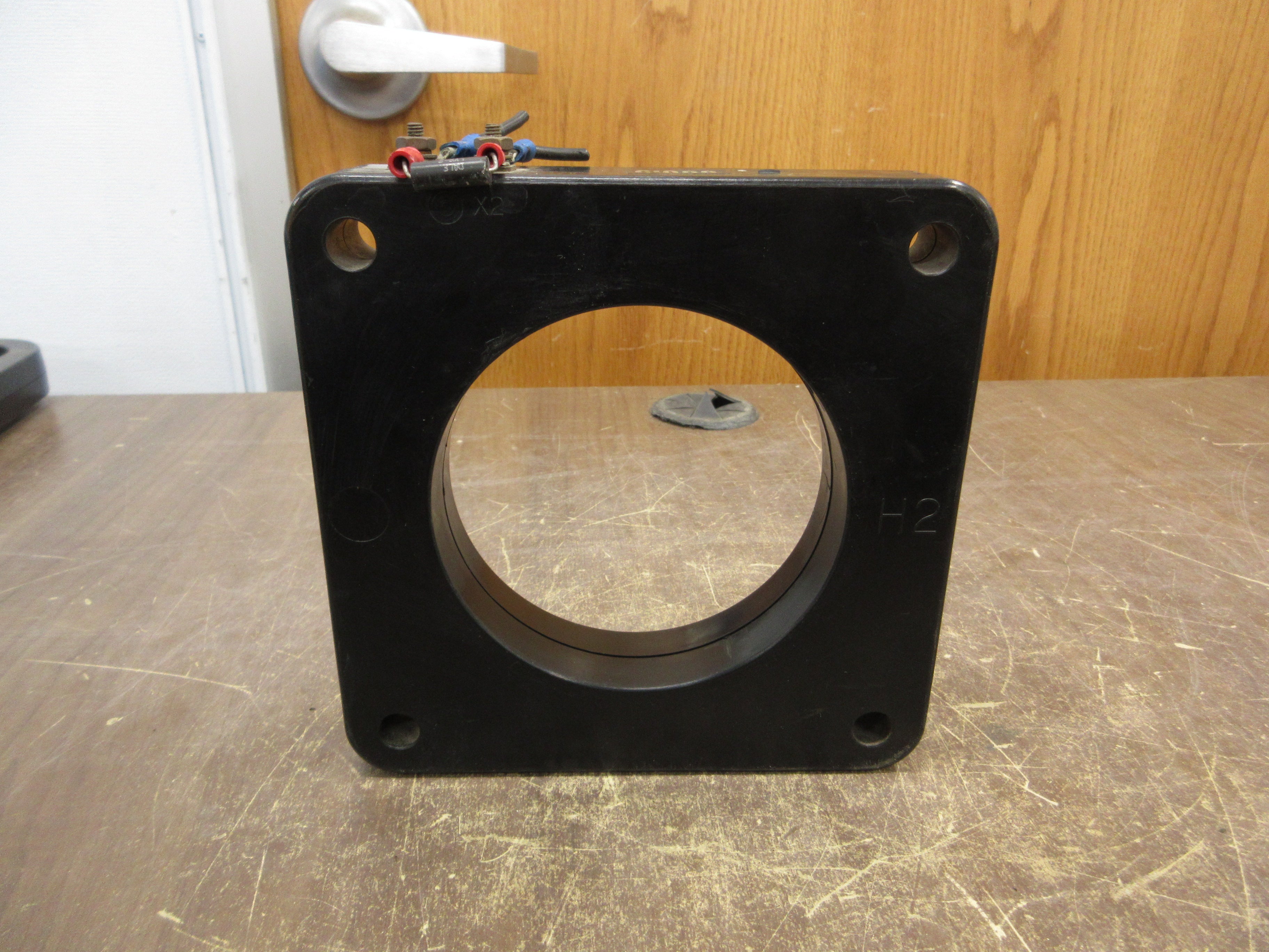 Cutler-Hammer Current Transformer 42-3072-6 Ratio 600:5A 600V 50-400Hz 10kV BIL