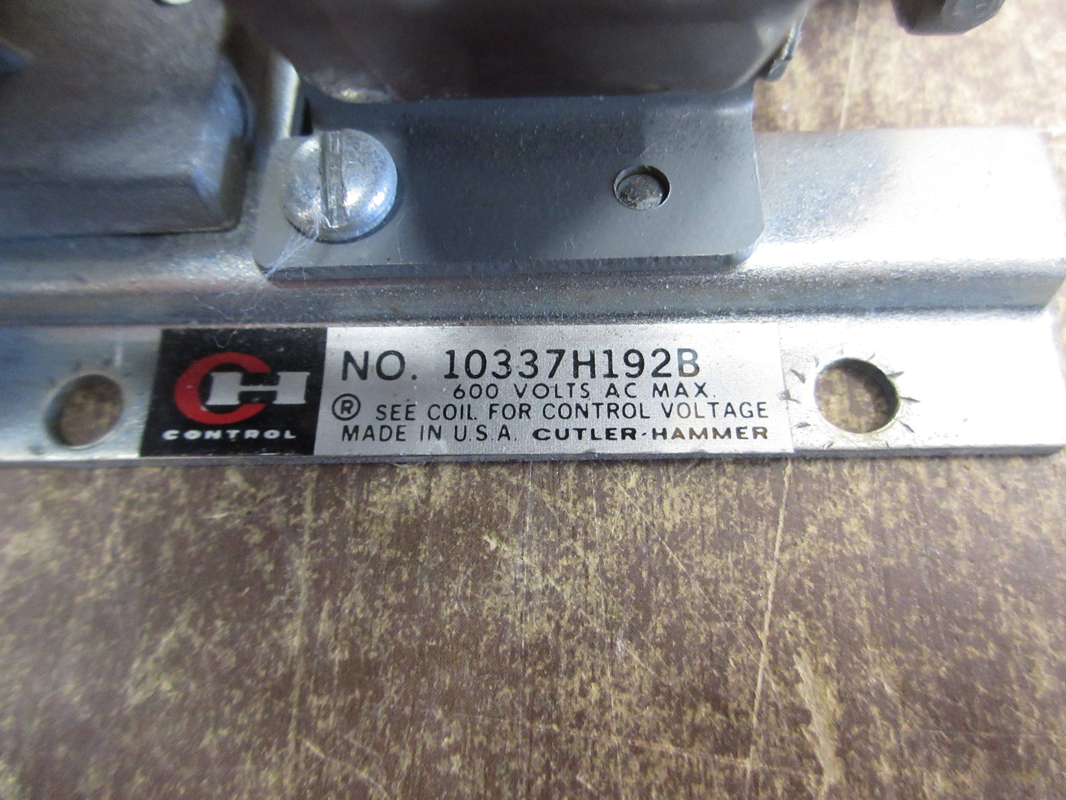 Cutler-Hammer Pneumatic Timer 10337H192B 120V Coil 600V Used
