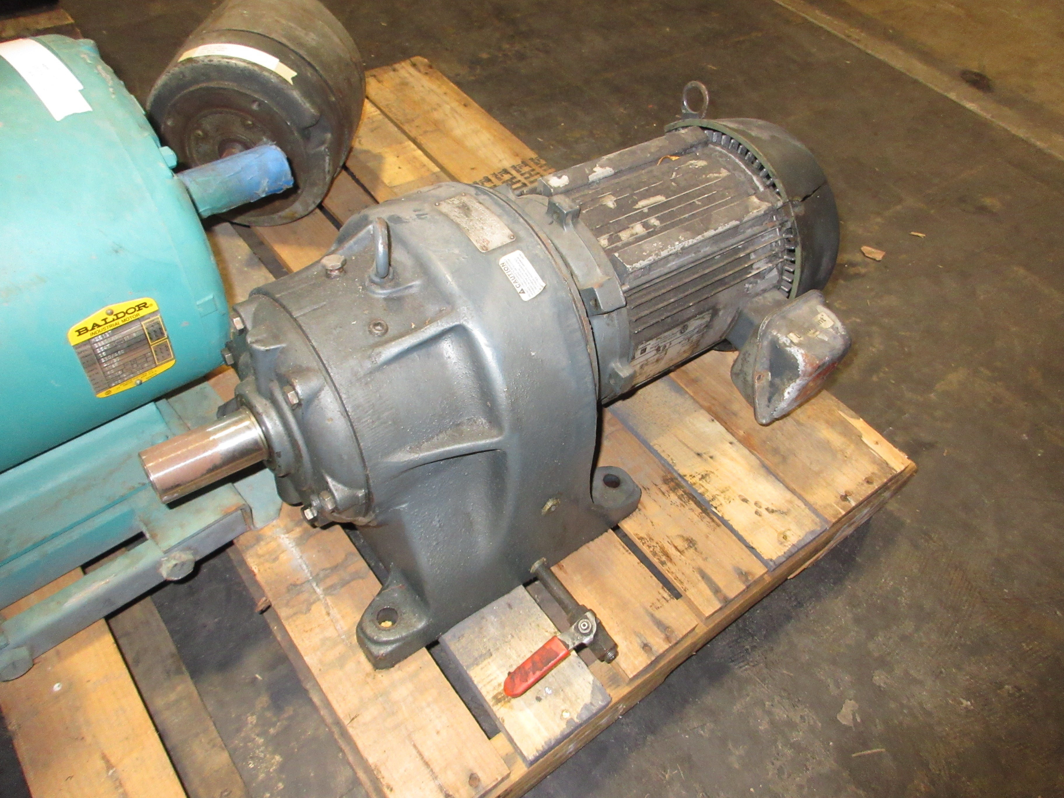 Syncrogear Module Gearmotor R284/D0617299N 11.7HP Gear Ratio: 7.56 Used