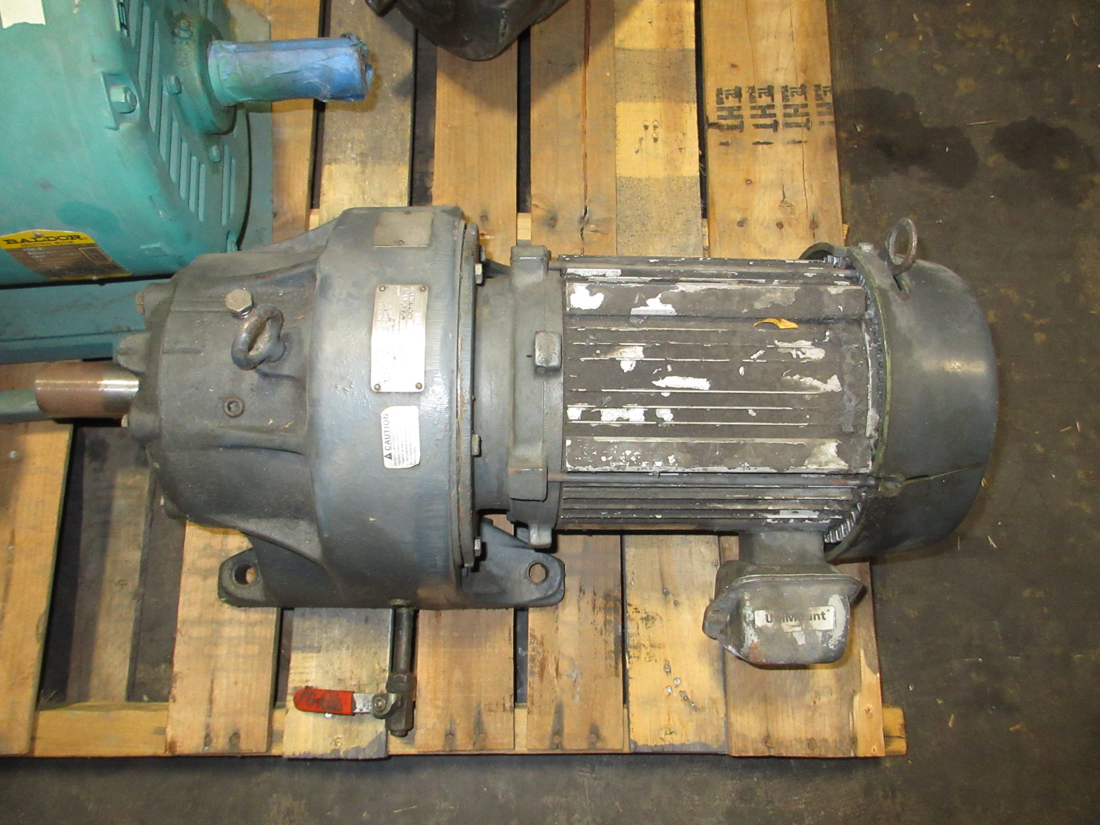 Syncrogear Module Gearmotor R284/D0617299N 11.7HP Gear Ratio: 7.56 Used