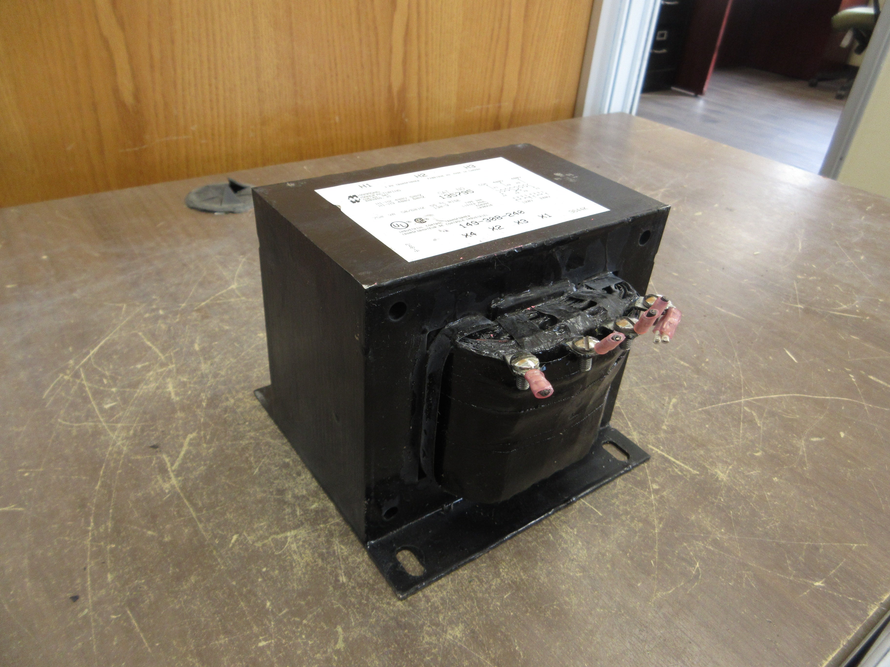 Hammond Transformer 135795 750VA Pri: 400/480V Sec: 120/240V 1Ph Used
