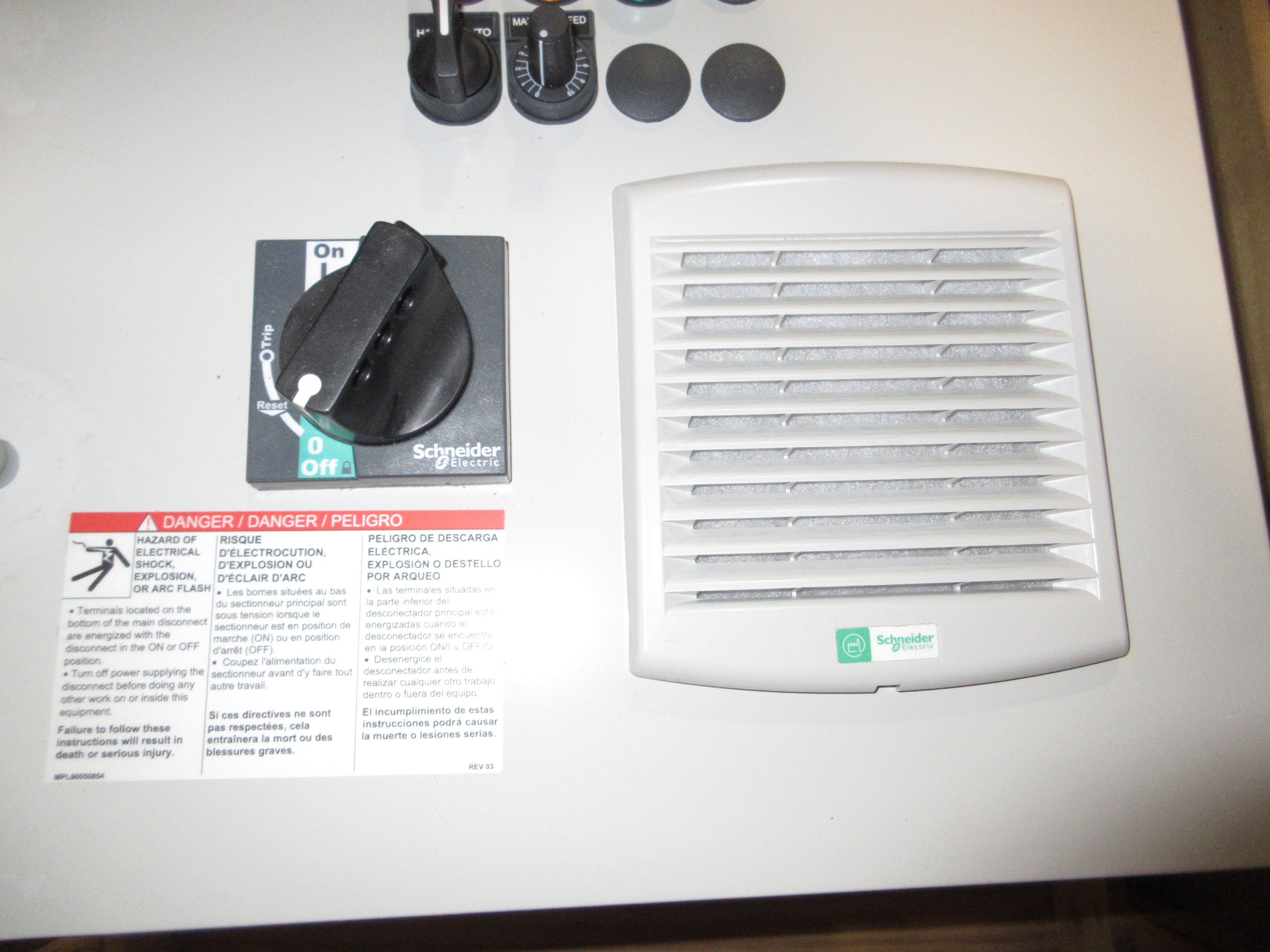 Schnieder Electric Altivar Process Type 12 AC Drive ATV660U15U3N2GNWABN 2HP 230V