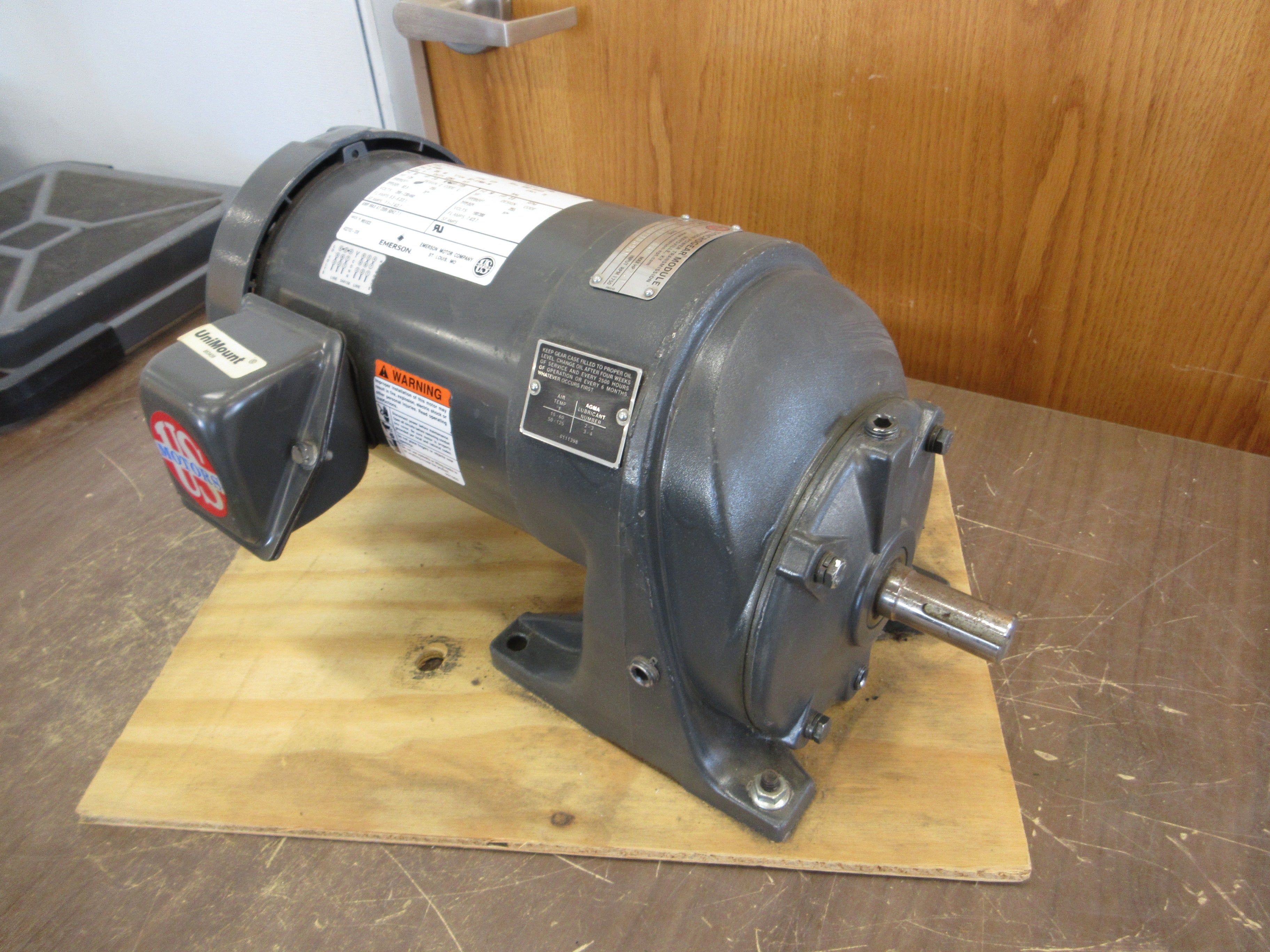 Emerson Gearmotor E190 2HP 1800RPM 208-230/460V 6.5-6.2/3.1A 60Hz 3Ph Used