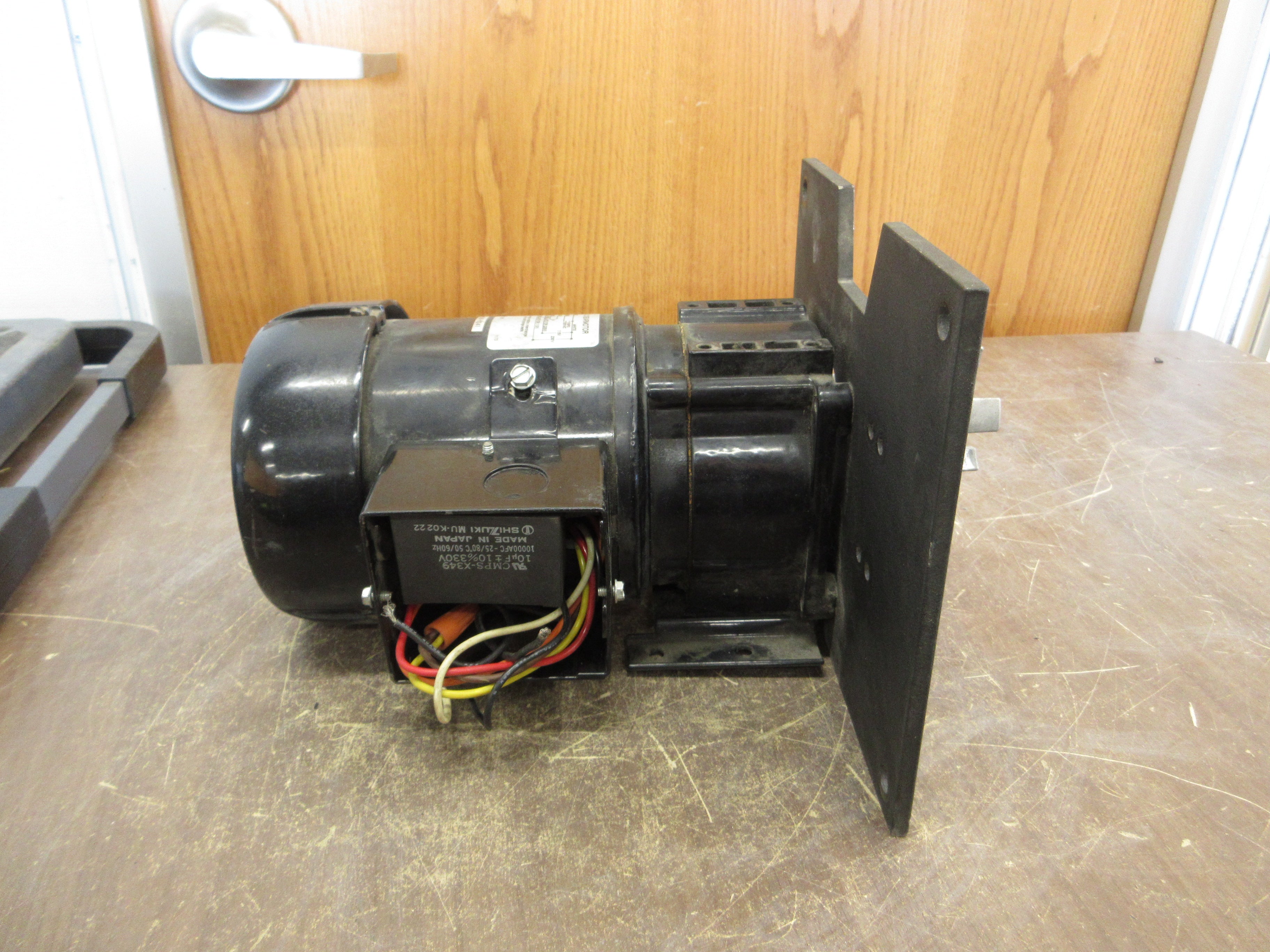 Bison Gearmotor 016-246-6019 1/6HP 115/230V 60Hz 2.3/1.2A 86RPM Used