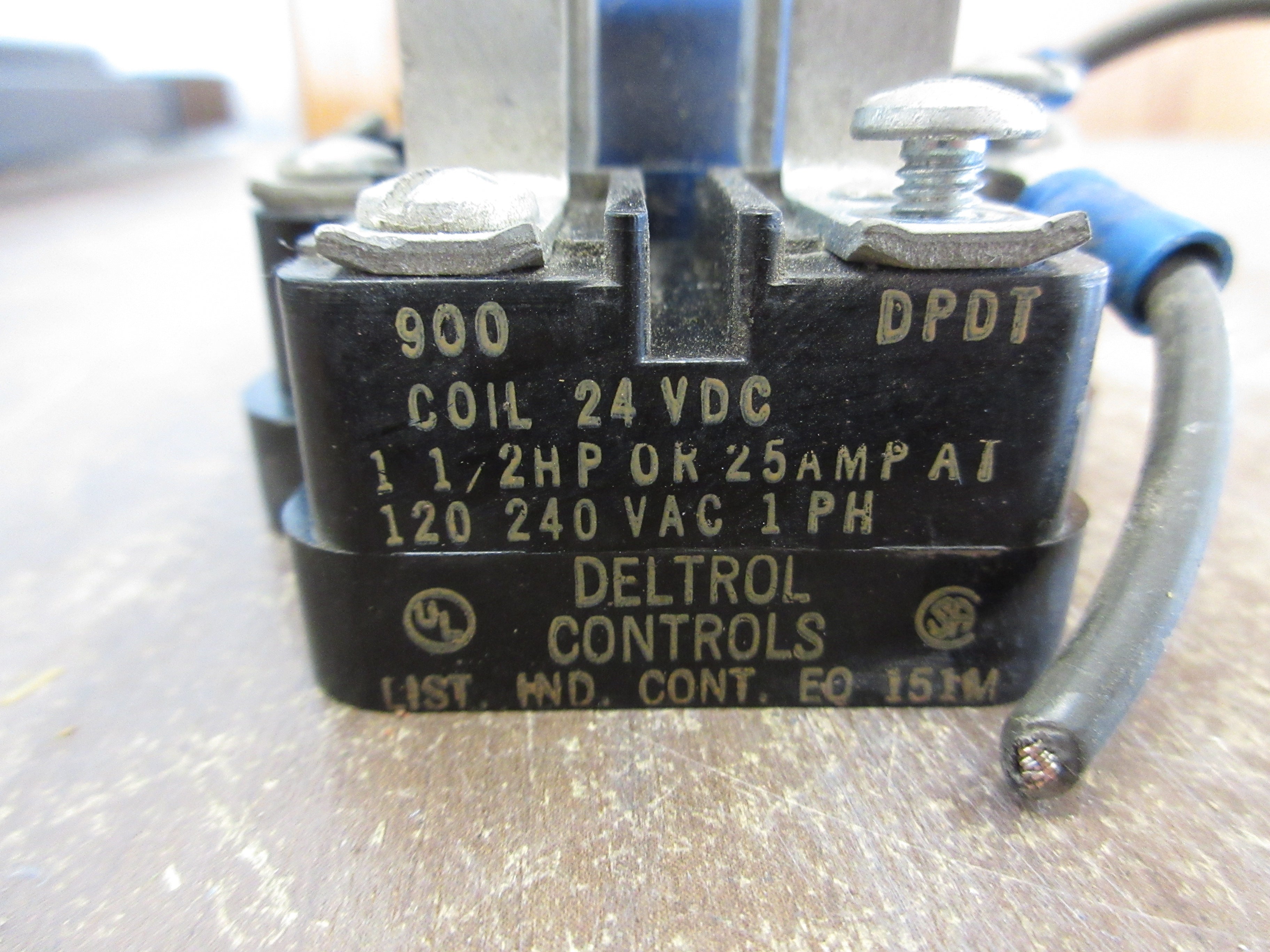 Deltrol Controls Relay 900DPDT 24VDC Coil 25A 120/240V 1Ph *Chipped* Used