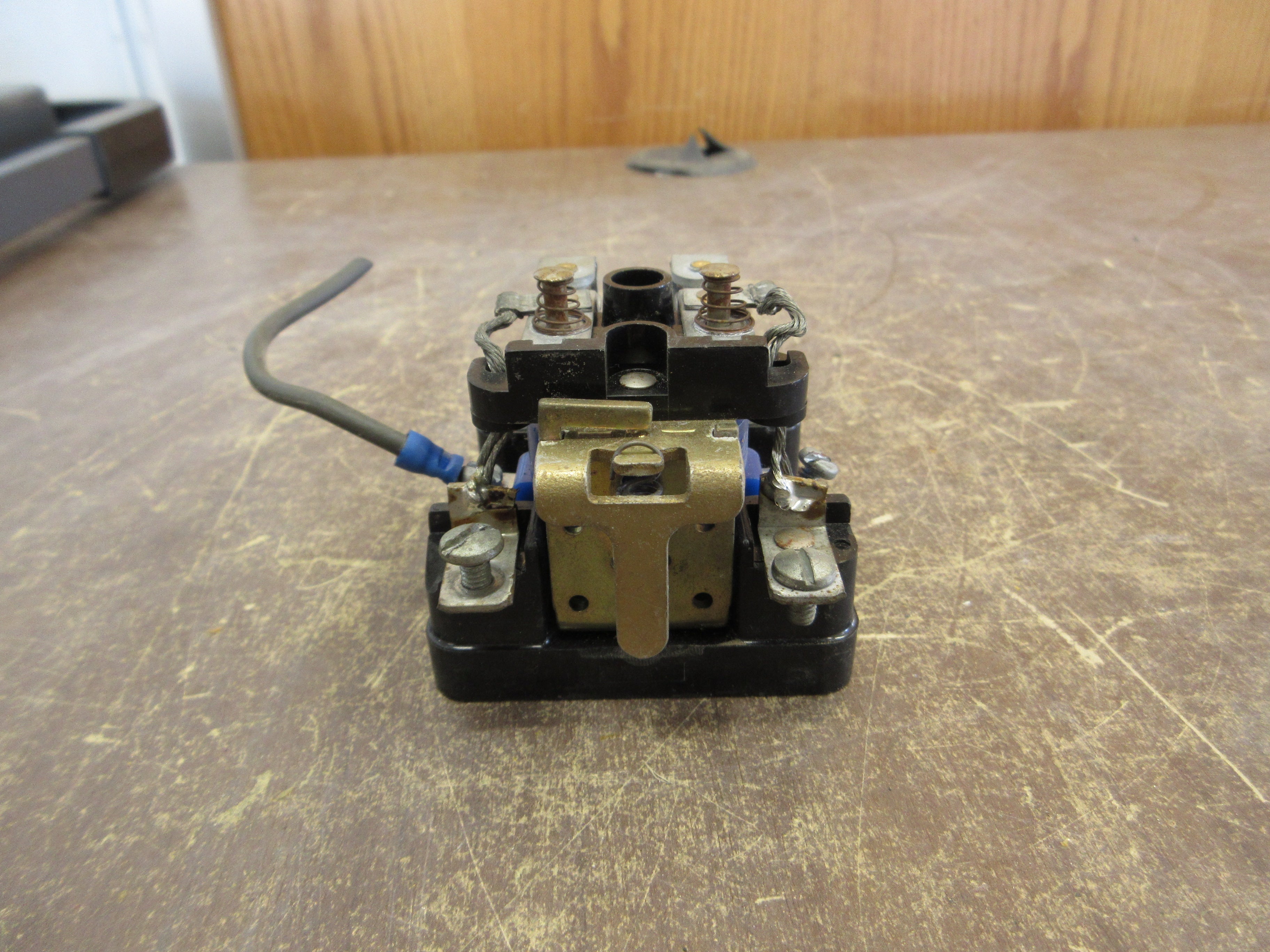 Deltrol Controls Relay 900DPDT 24VDC Coil 25A 120/240V 1Ph *Chipped* Used