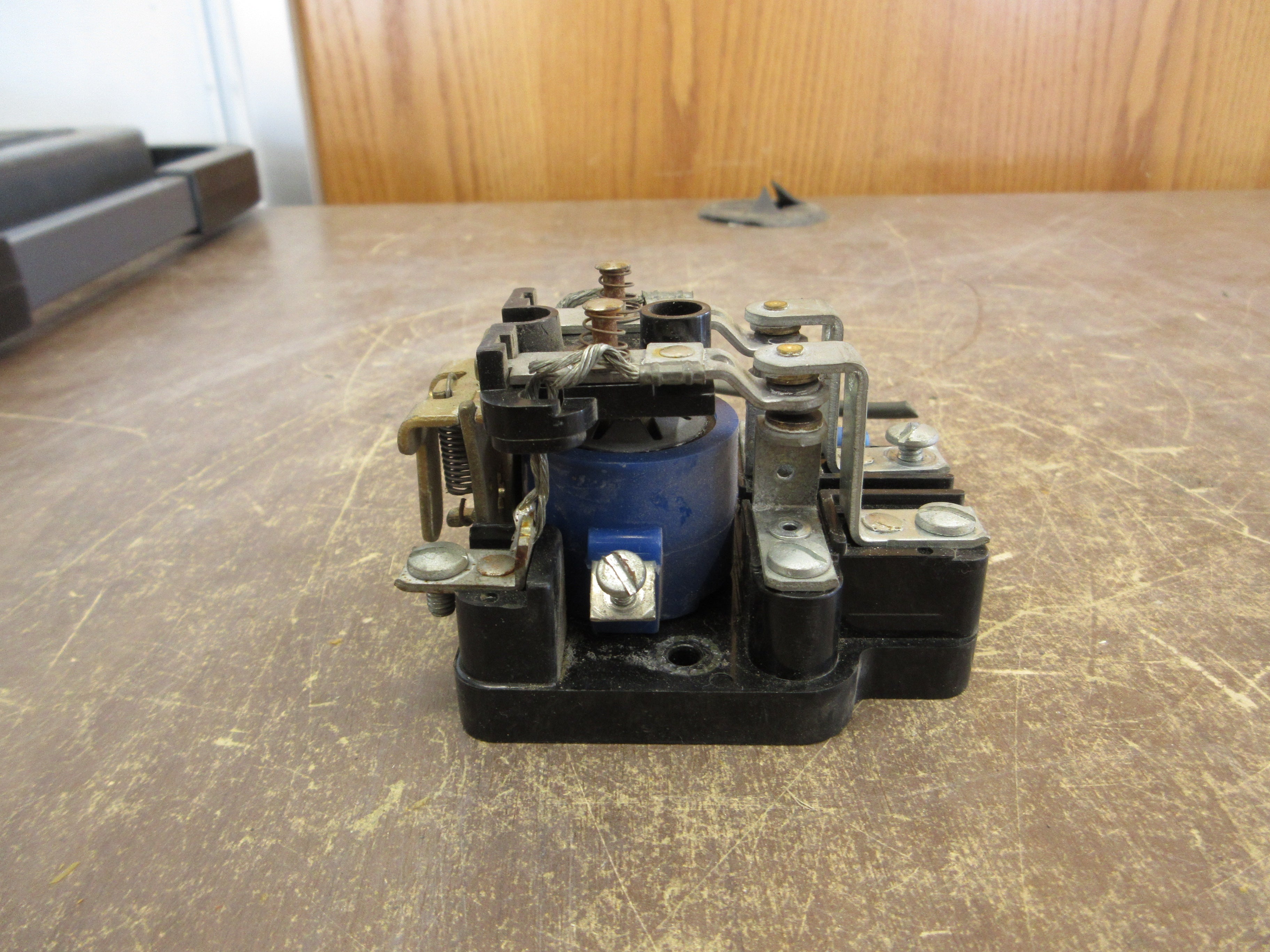 Deltrol Controls Relay 900DPDT 24VDC Coil 25A 120/240V 1Ph *Chipped* Used