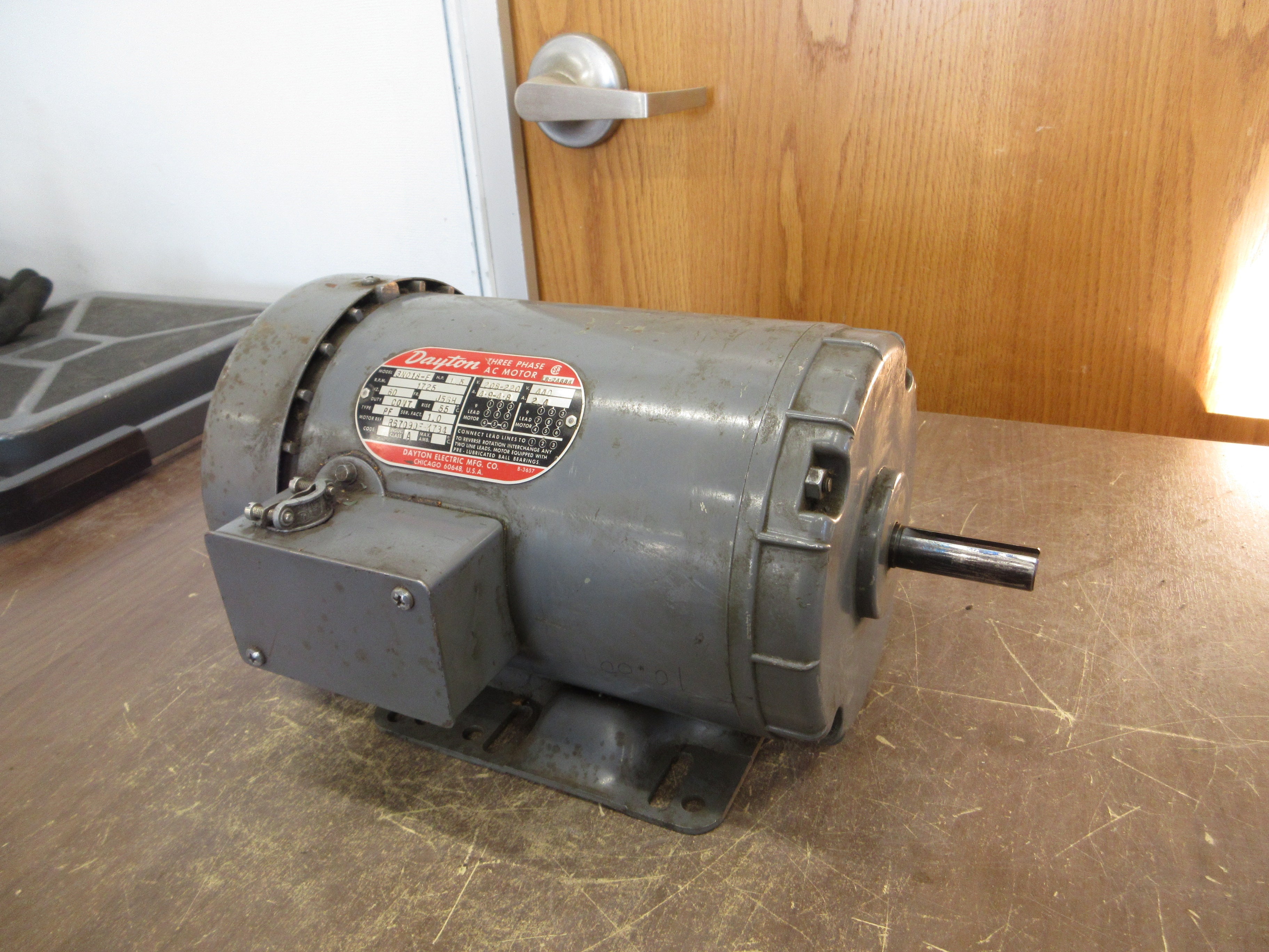Dayton Motor 3N018-E 1.5HP 1800RPM 208-220/440V 4.9-4.8/2.4A 60Hz Frame: J56H