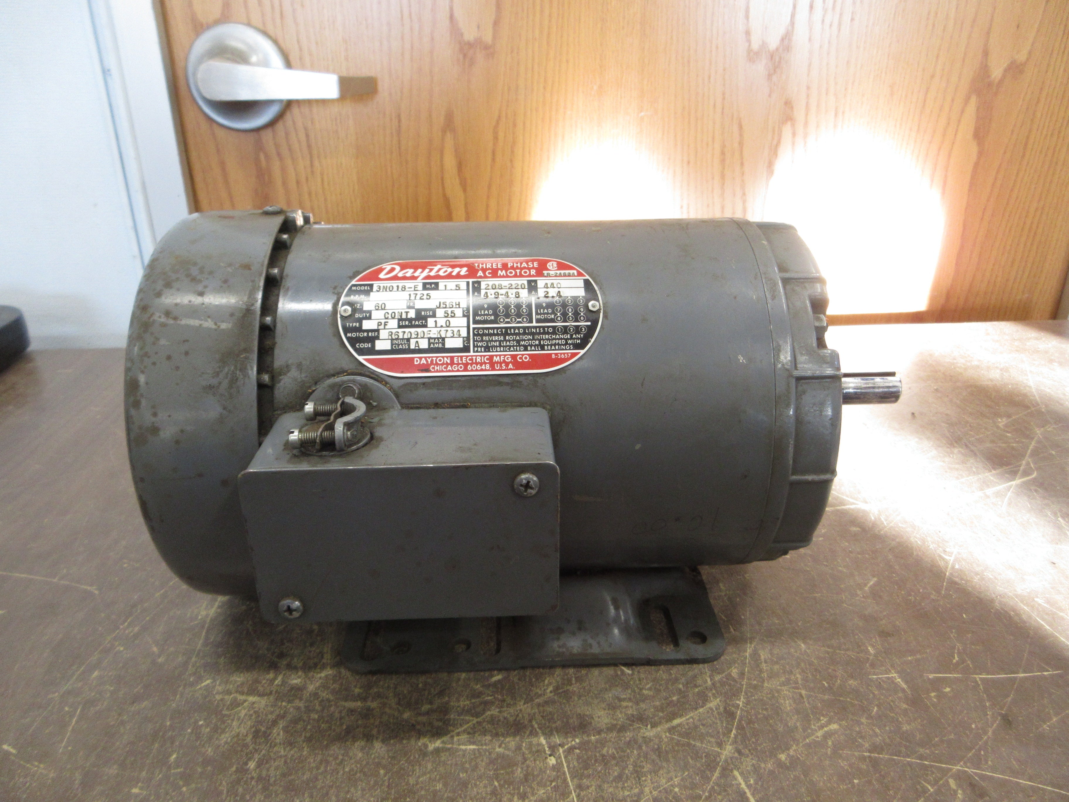 Dayton Motor 3N018-E 1.5HP 1800RPM 208-220/440V 4.9-4.8/2.4A 60Hz Frame: J56H