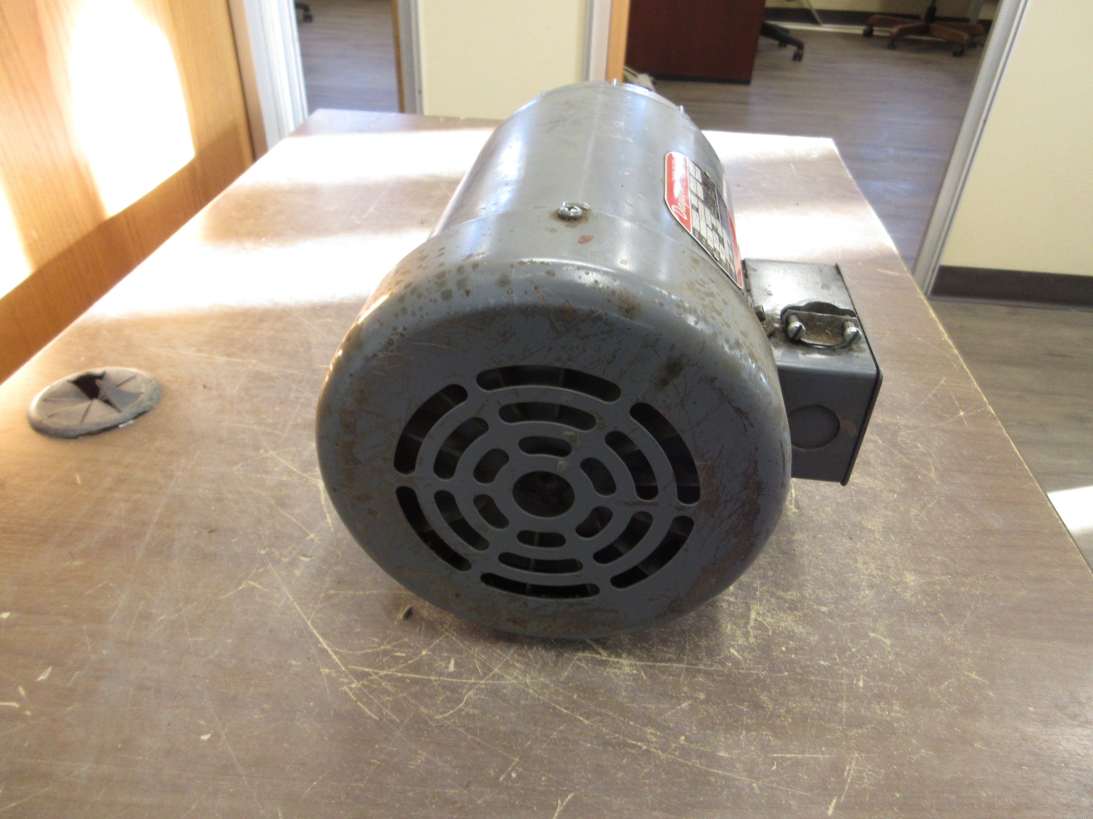 Dayton Motor 3N018-E 1.5HP 1800RPM 208-220/440V 4.9-4.8/2.4A 60Hz Frame: J56H