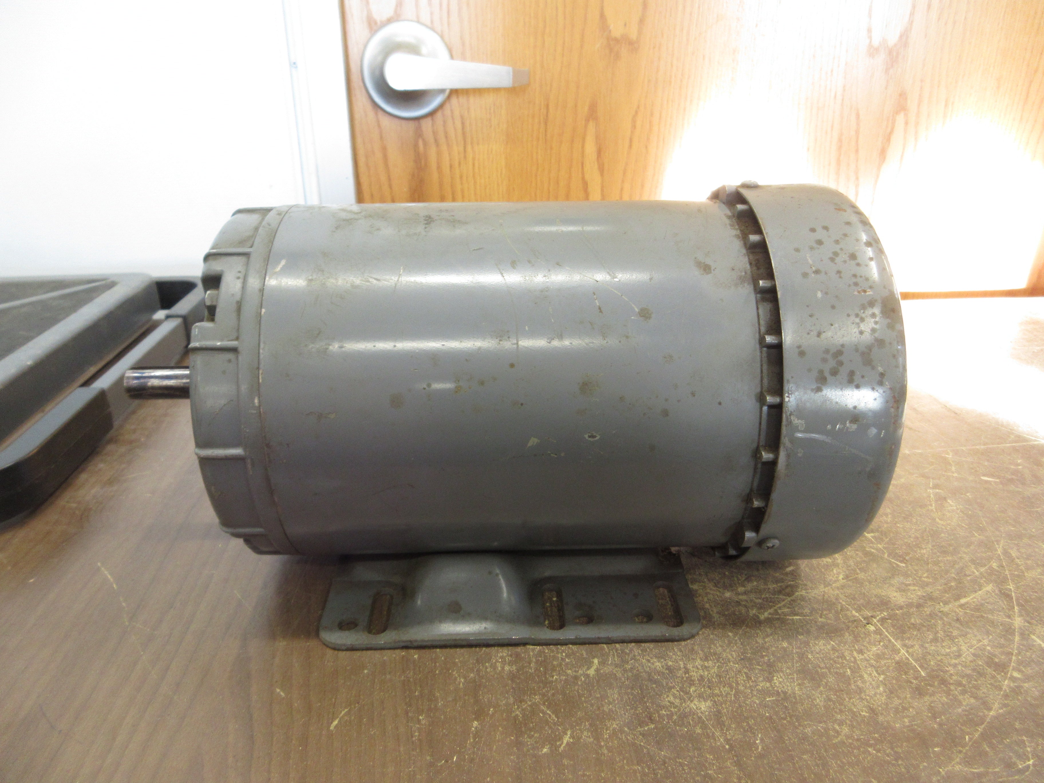 Dayton Motor 3N018-E 1.5HP 1800RPM 208-220/440V 4.9-4.8/2.4A 60Hz Frame: J56H