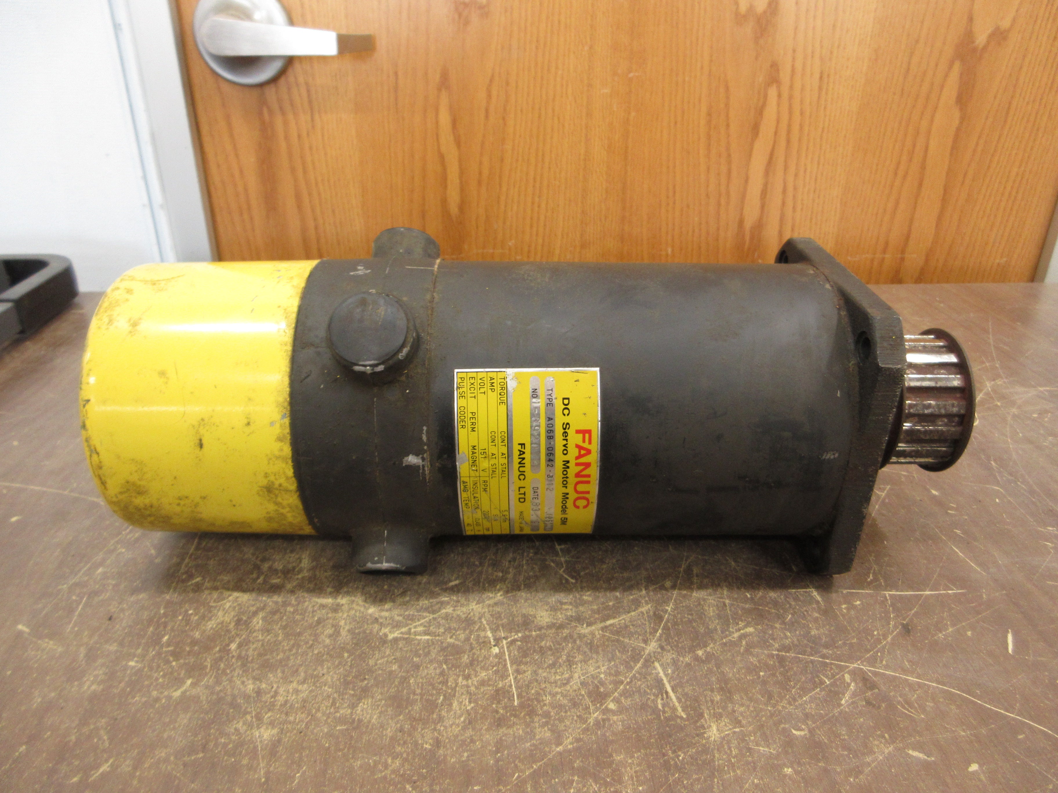 Fanuc Model 5M DC Servo Motor A06B-0642-B012 2500M 5.9Nm 2000RPM 151VDC 9A Used