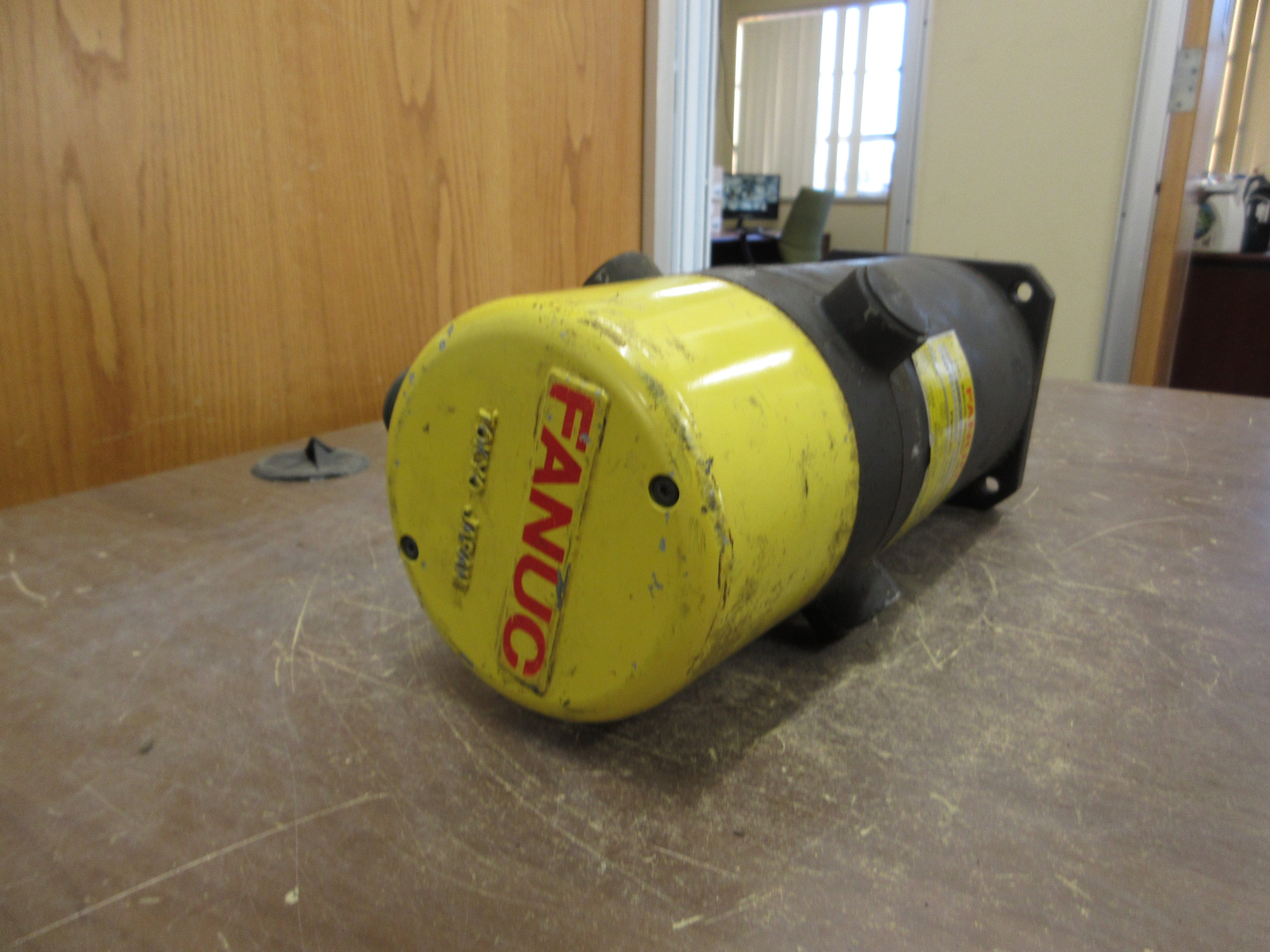 Fanuc Model 5M DC Servo Motor A06B-0642-B012 2500M 5.9Nm 2000RPM 151VDC 9A Used