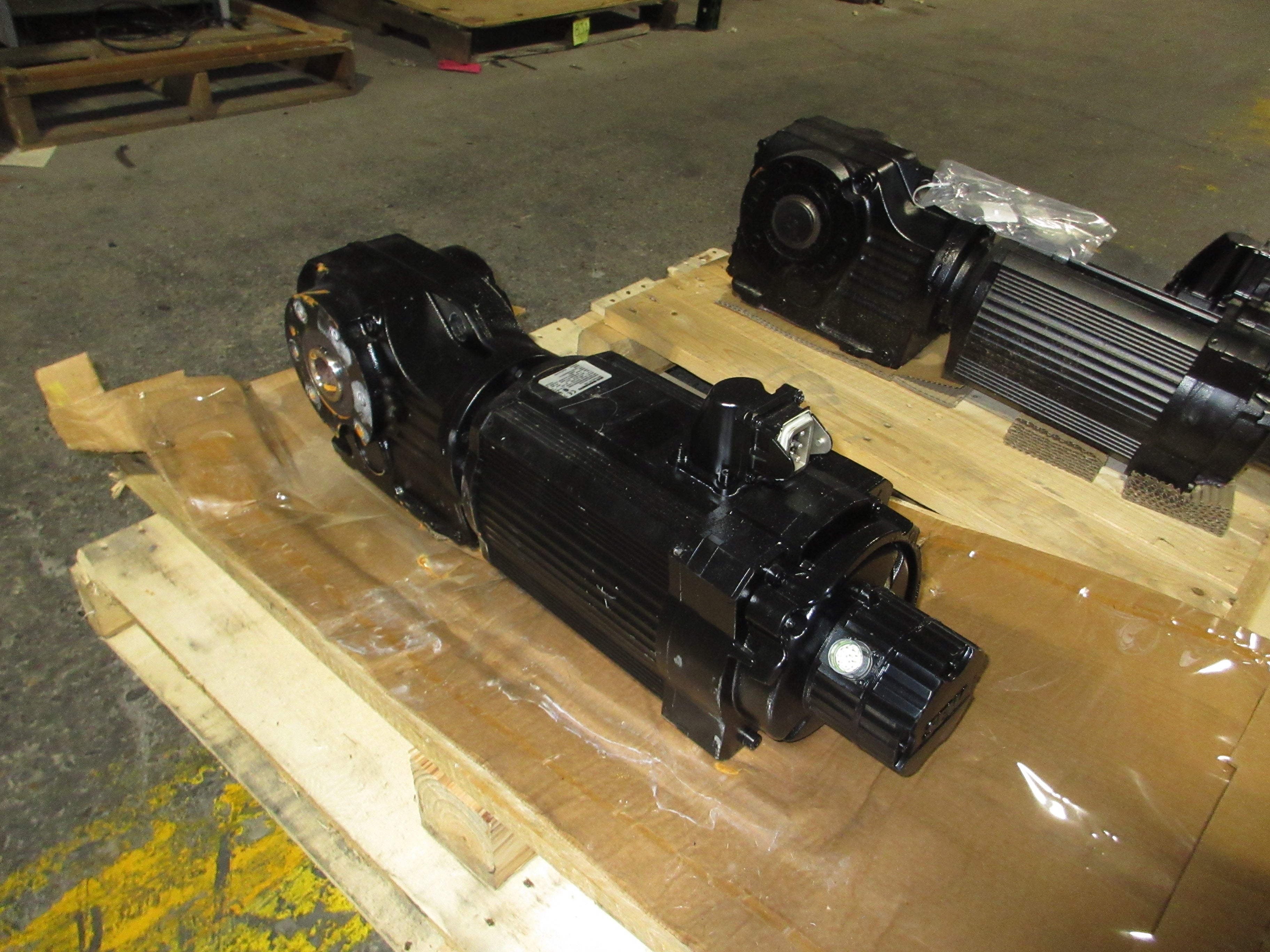 Sew-Eurodrive Servo Gearmotor KA67 CM112M/BR/HR/TF/RH1L/SB50 400V 0-4500RPM Used