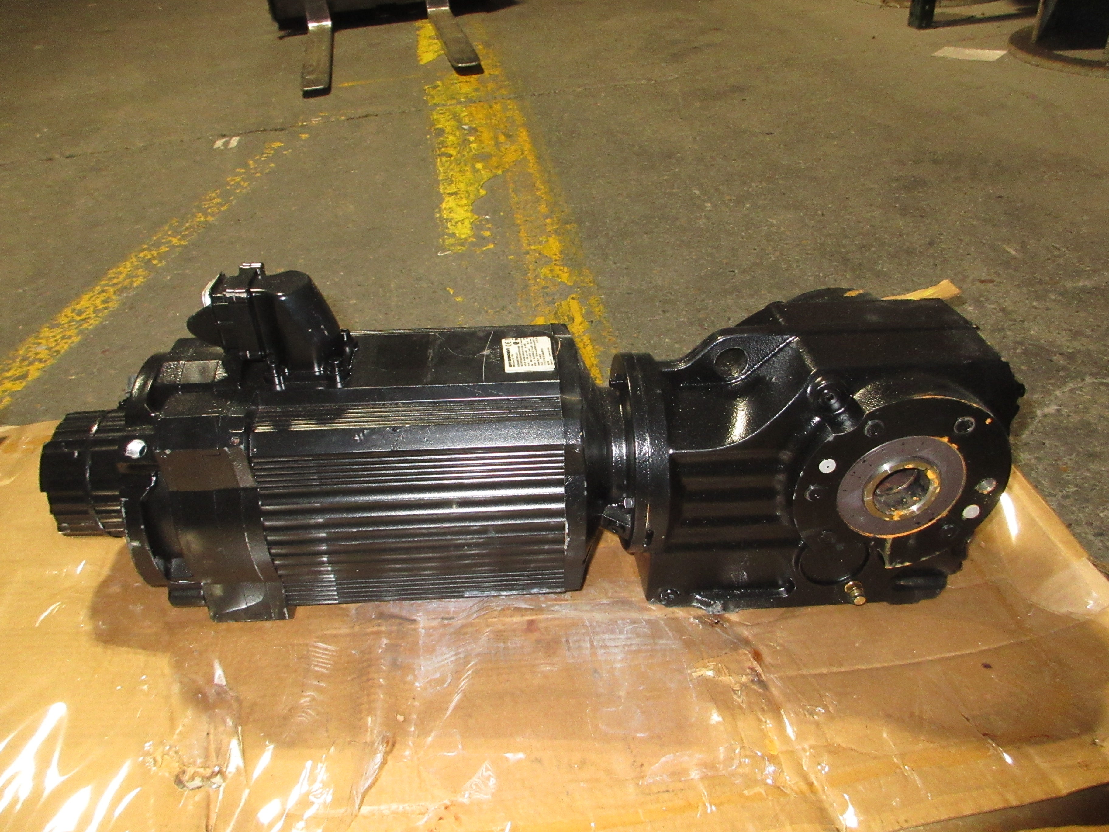 Sew-Eurodrive Servo Gearmotor KA67 CM112M/BR/HR/TF/RH1L/SB50 400V 0-4500RPM Used