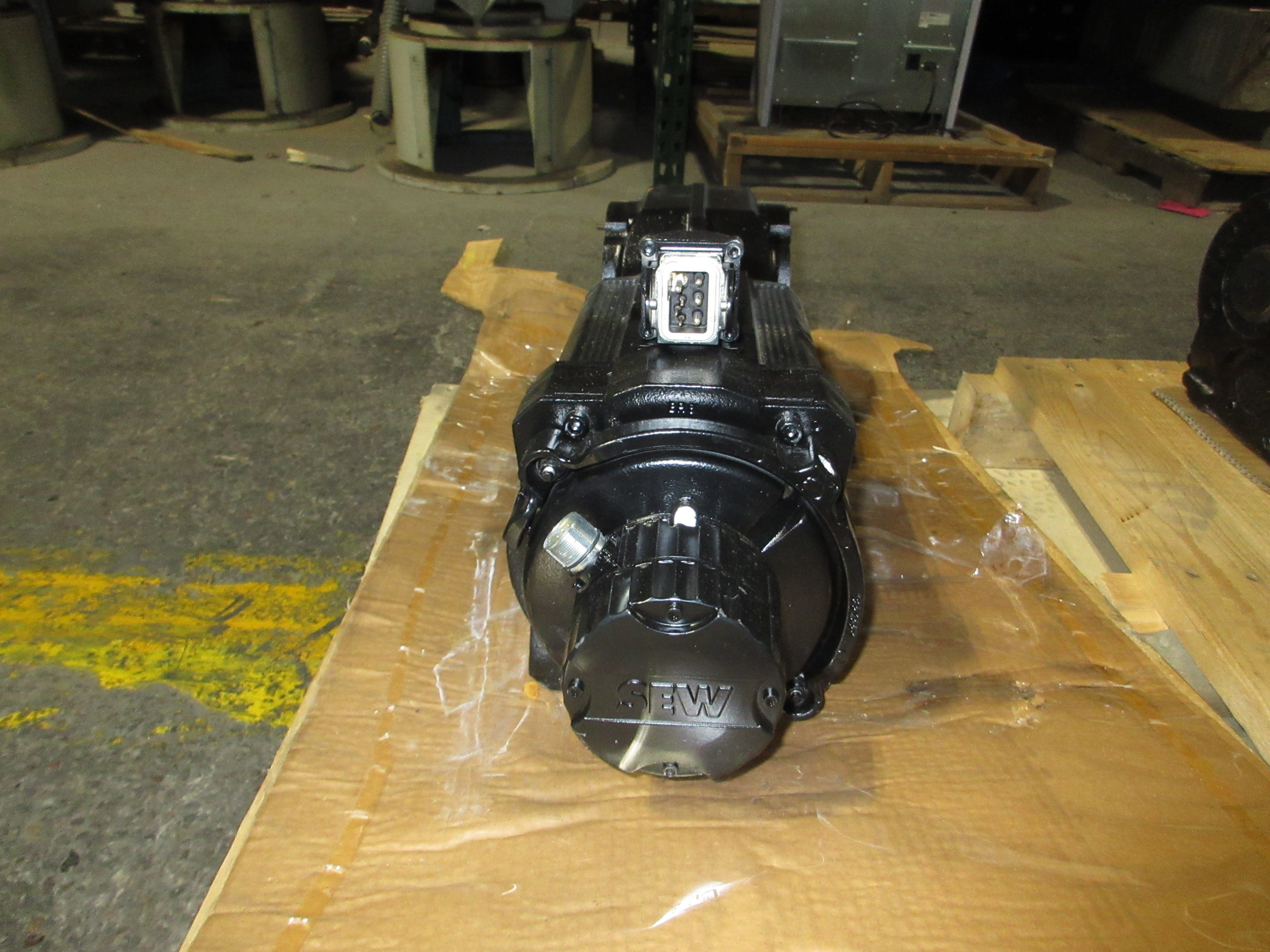 Sew-Eurodrive Servo Gearmotor KA67 CM112M/BR/HR/TF/RH1L/SB50 400V 0-4500RPM Used