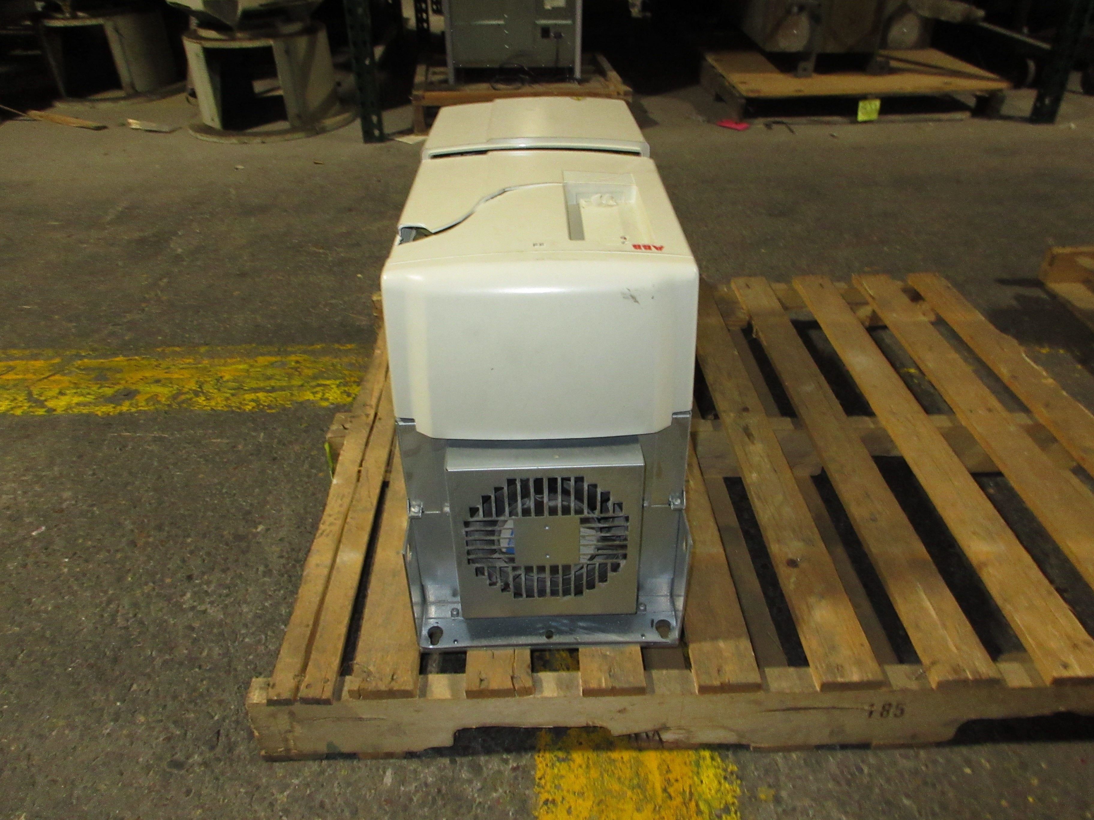 ABB ACS800 AC Drive ACS800-U31-0100-5 100HP 3Ph *No Keypad* *Broken Cover* Used