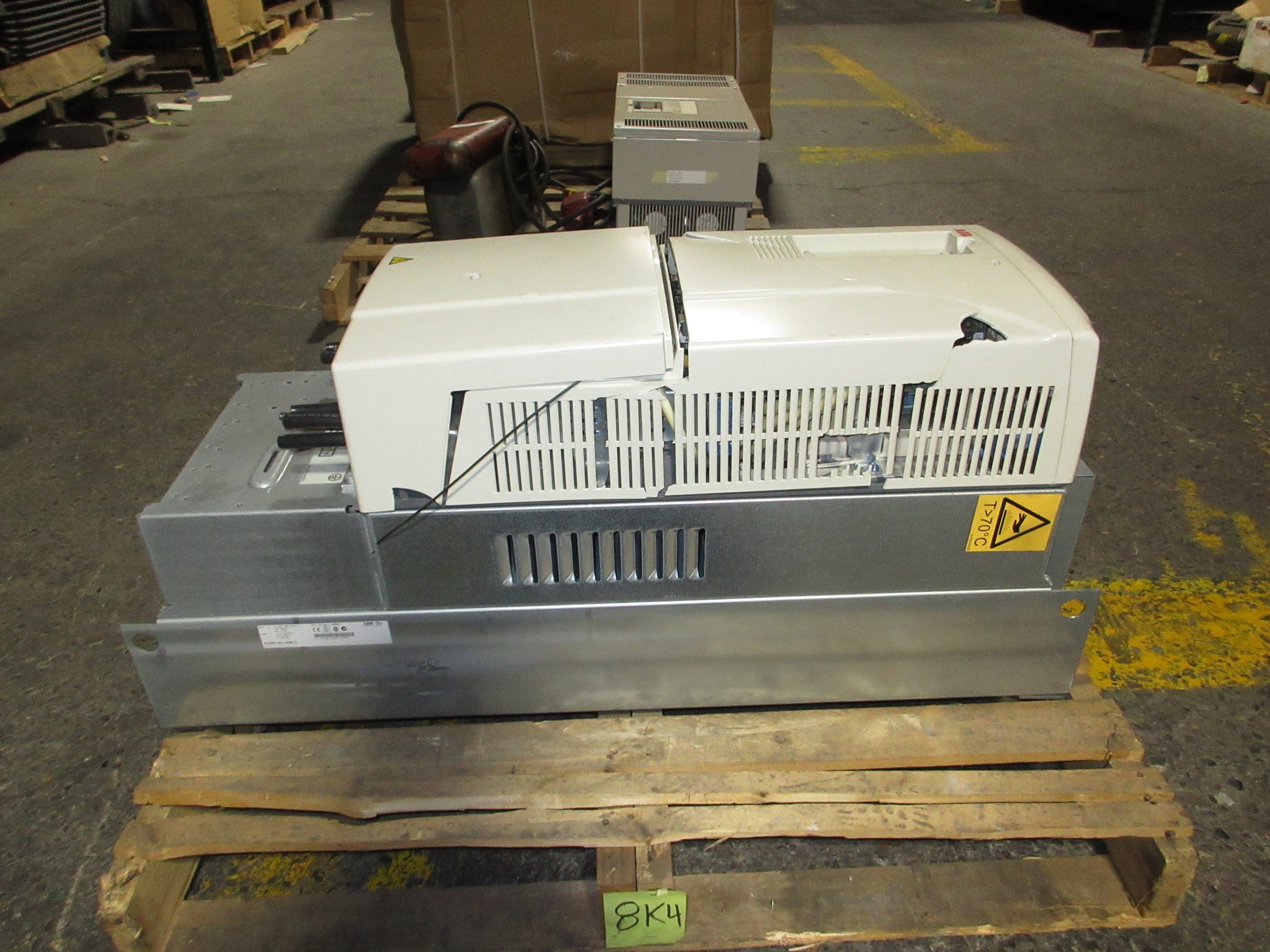 ABB ACS800 AC Drive ACS800-U31-0100-5 100HP 3Ph *No Keypad* *Broken Cover* Used