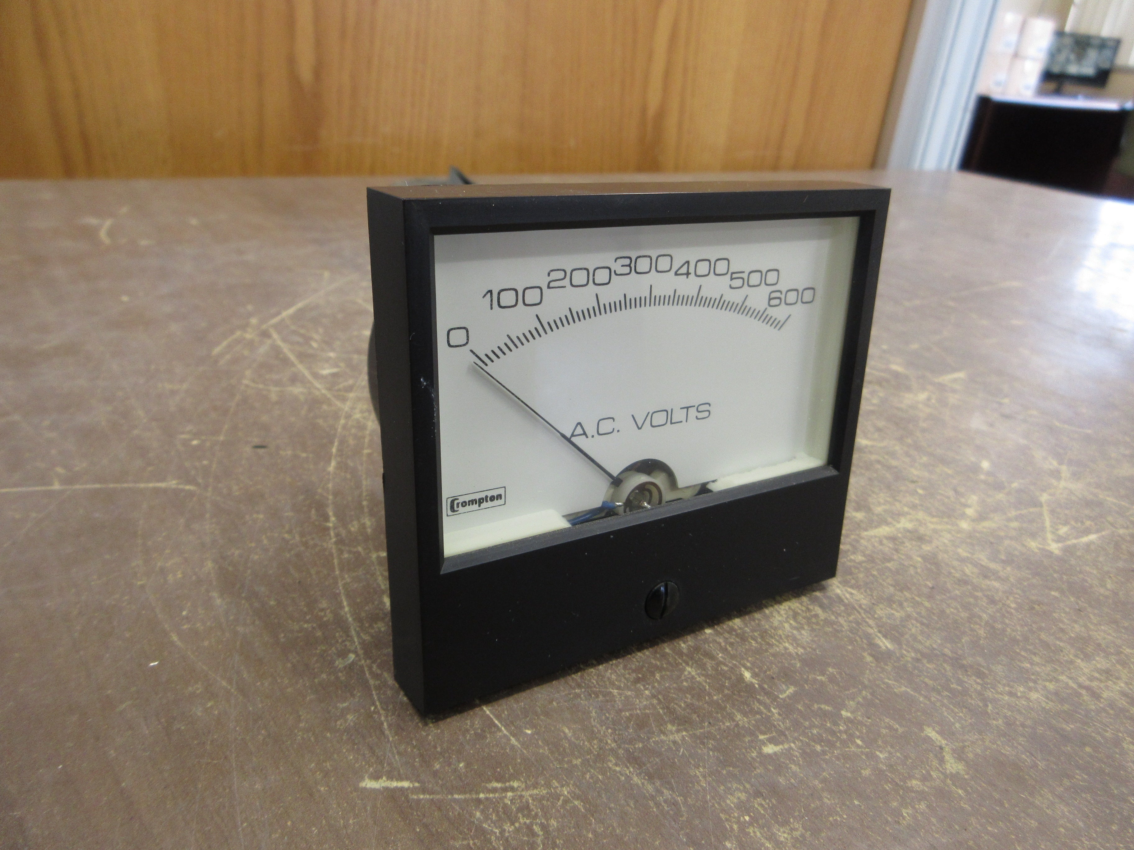 Crompton AC Voltmeter 01AA FASJ Range: 0-600VAC Used