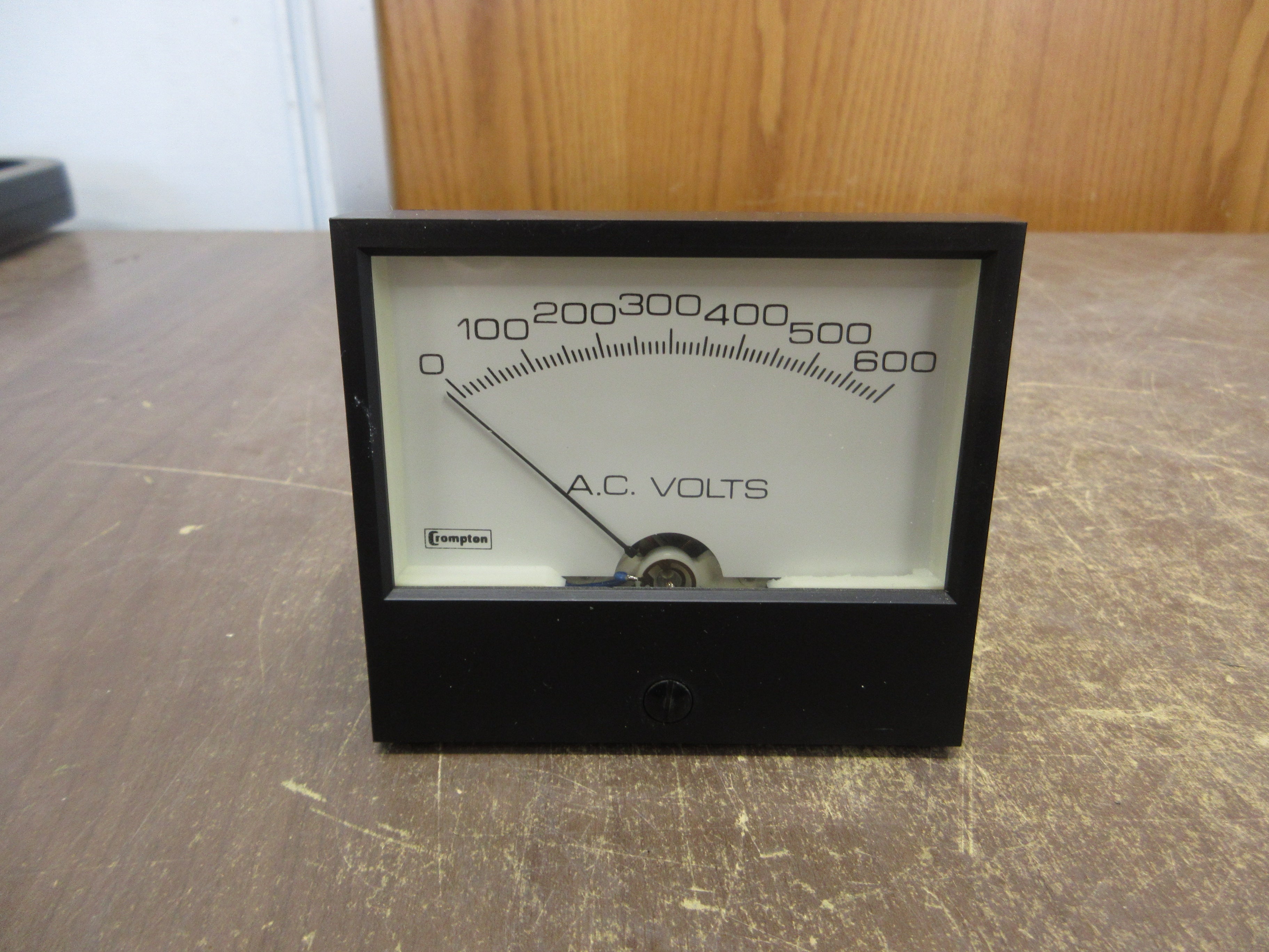 Crompton AC Voltmeter 01AA FASJ Range: 0-600VAC Used