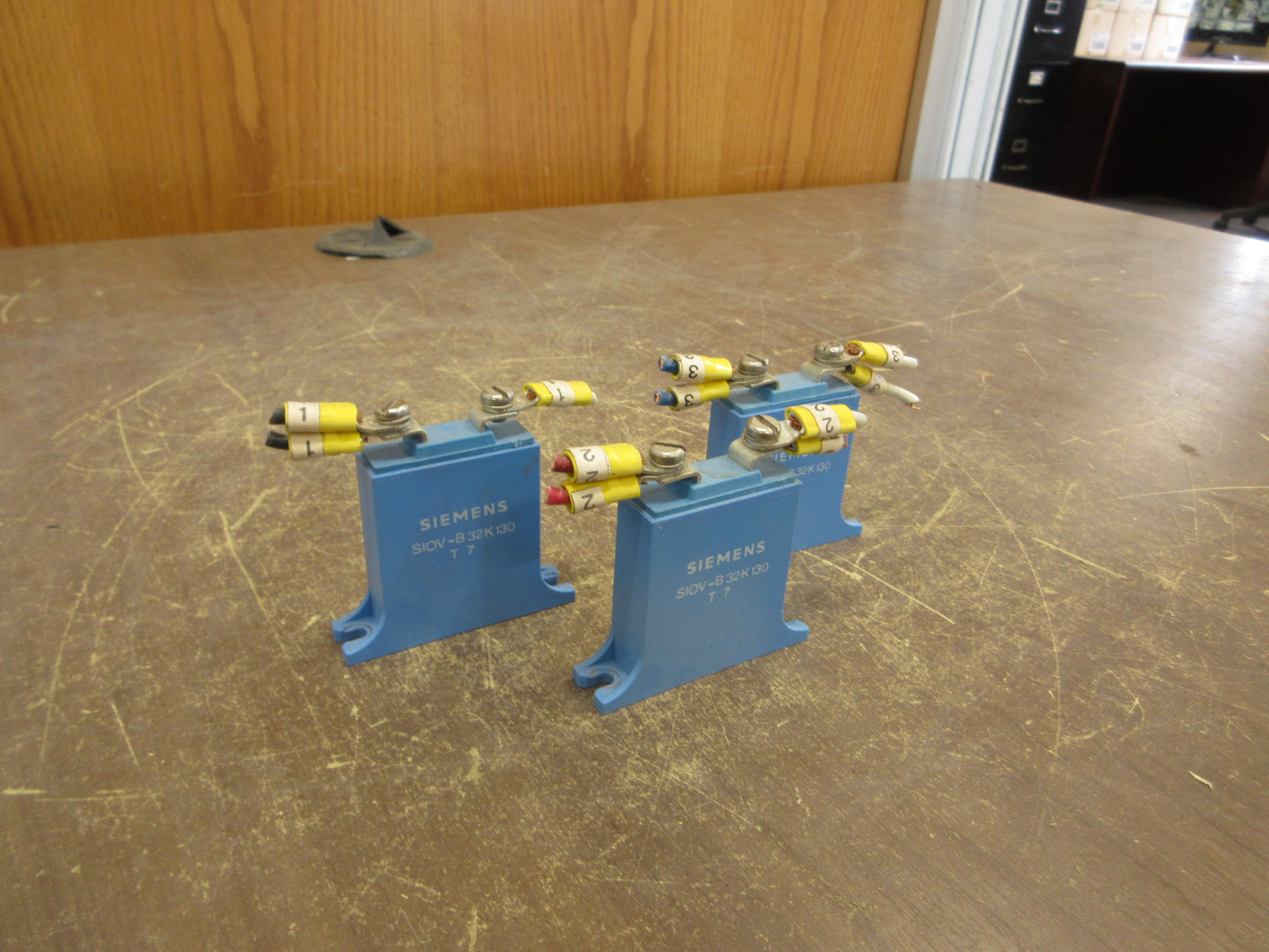 Siemens Varistor SIOV-B32K130 *Lot of 3* Used