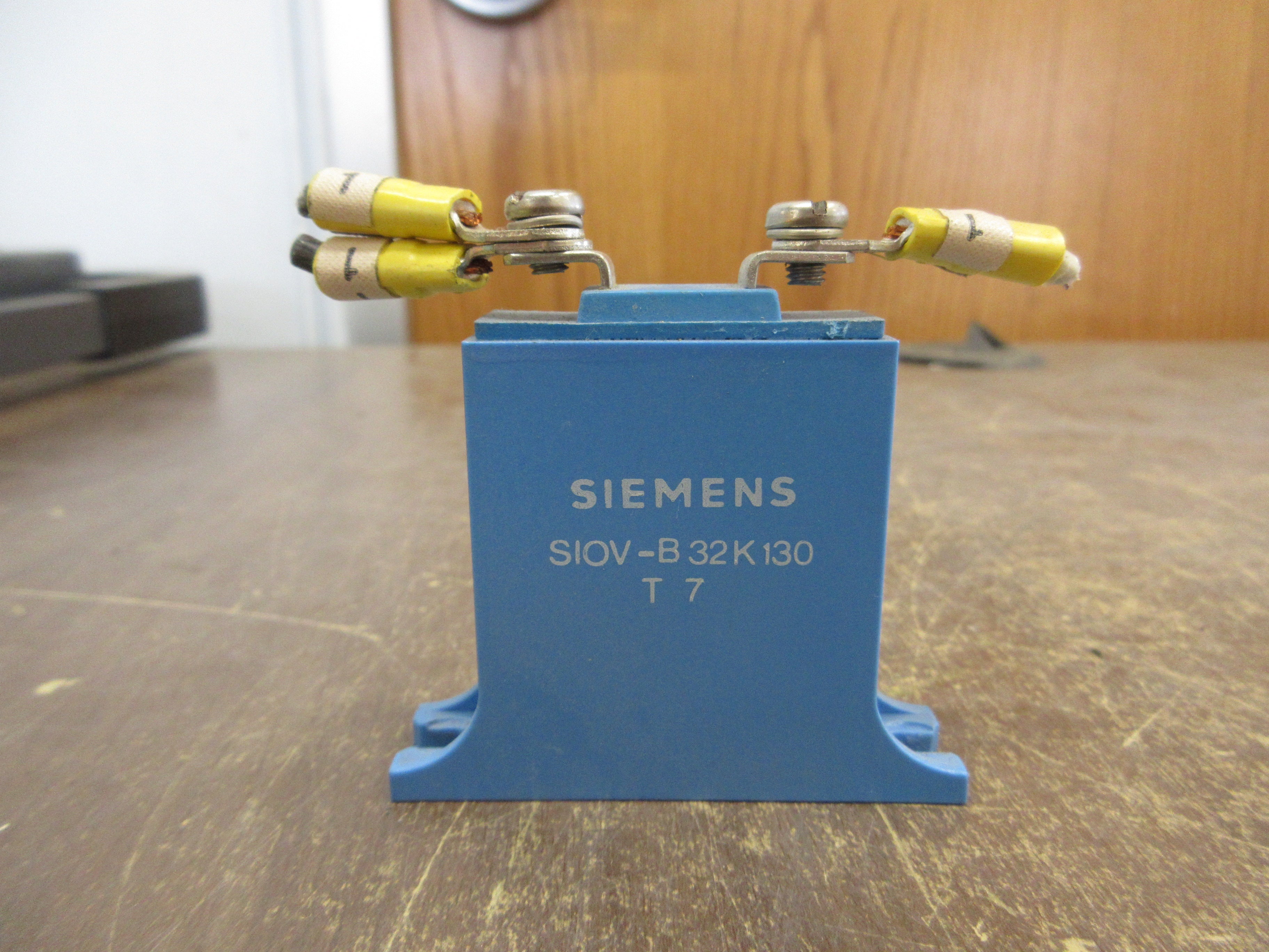 Siemens Varistor SIOV-B32K130 *Lot of 3* Used