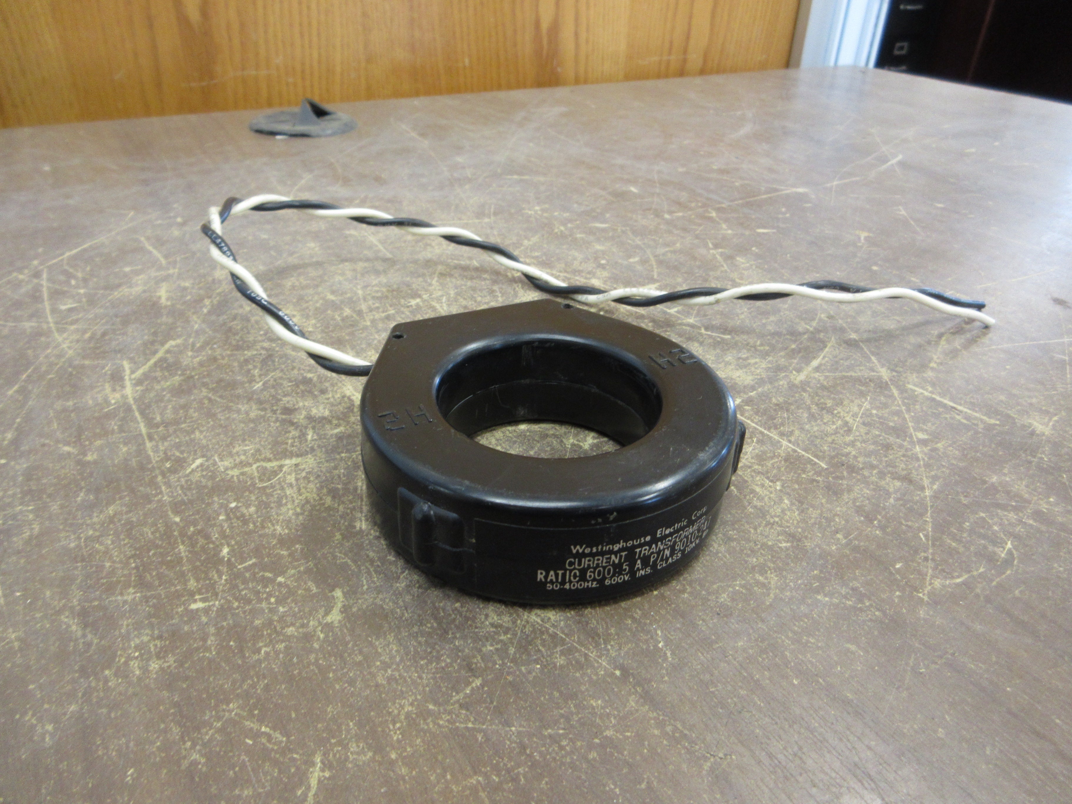 Westinghouse Current Transformer 9010-247 Ratio 600:5A 600V 50-400Hz 10kV BIL
