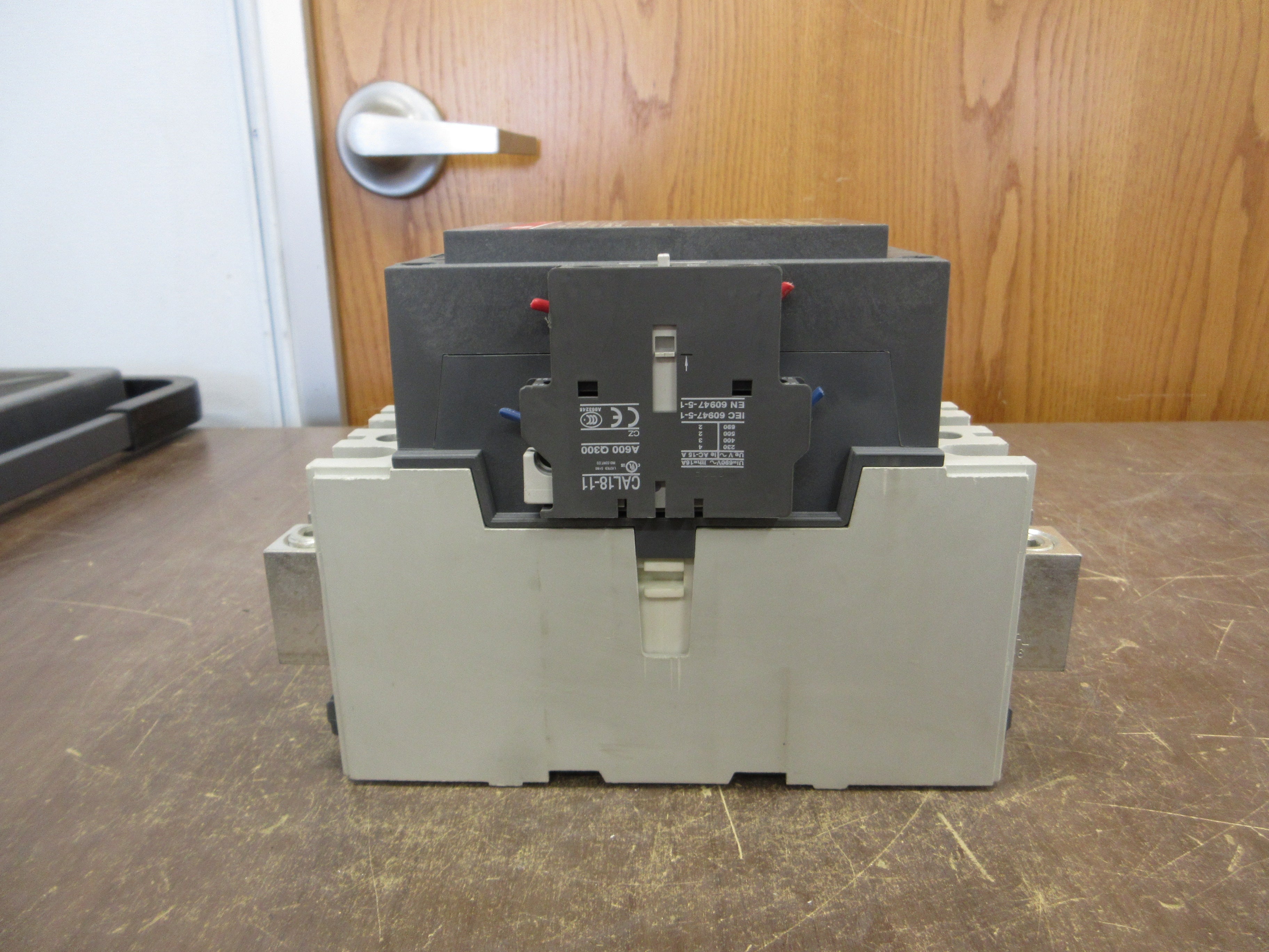 ABB Contactor A145-30 110-120V Coil 230A 600V (1) Aux Contact Used