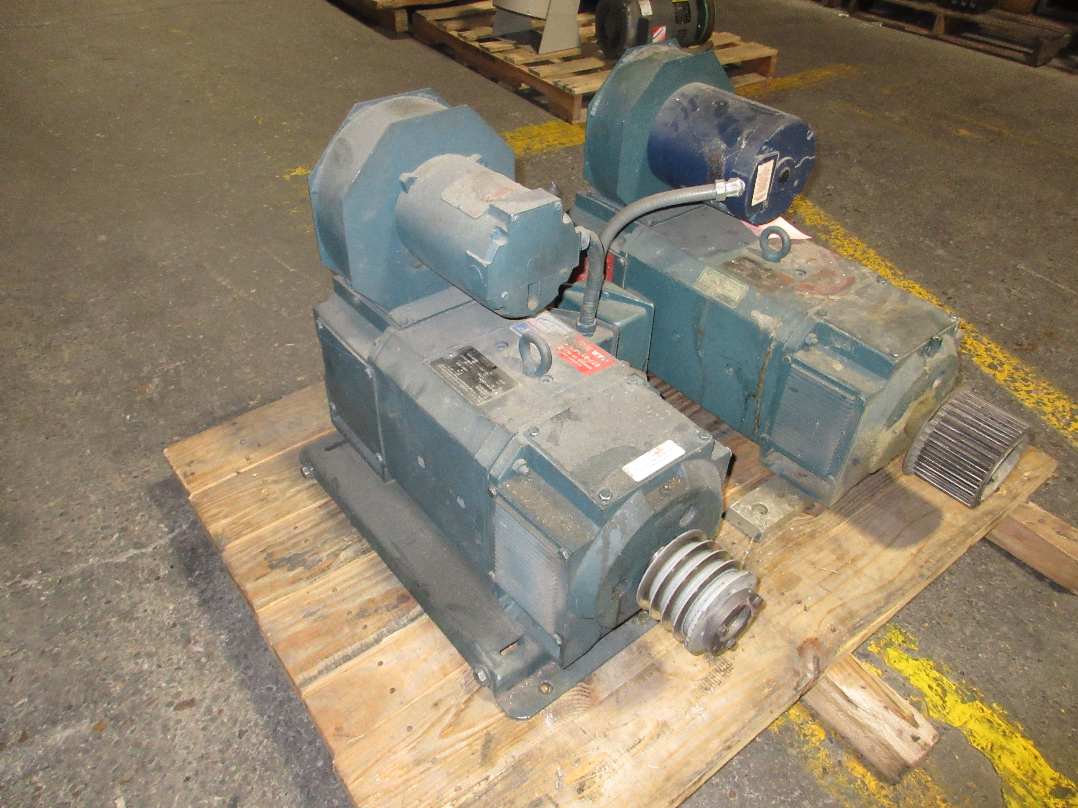 Reliance Electric DC Motor 02KSW07821M-VX 20HP 1800/2400RPM 500V 37A Used