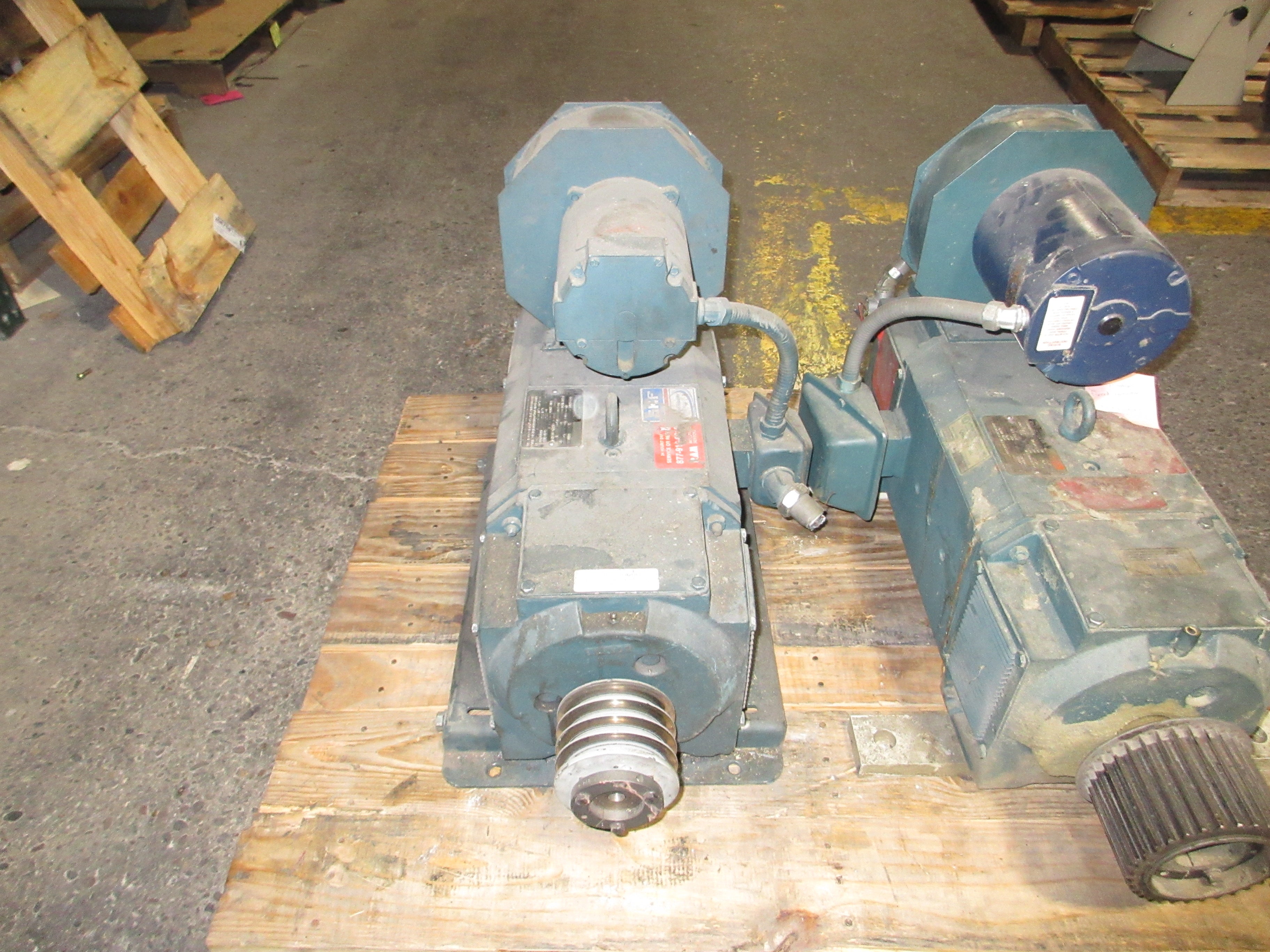 Reliance Electric DC Motor 02KSW07821M-VX 20HP 1800/2400RPM 500V 37A Used