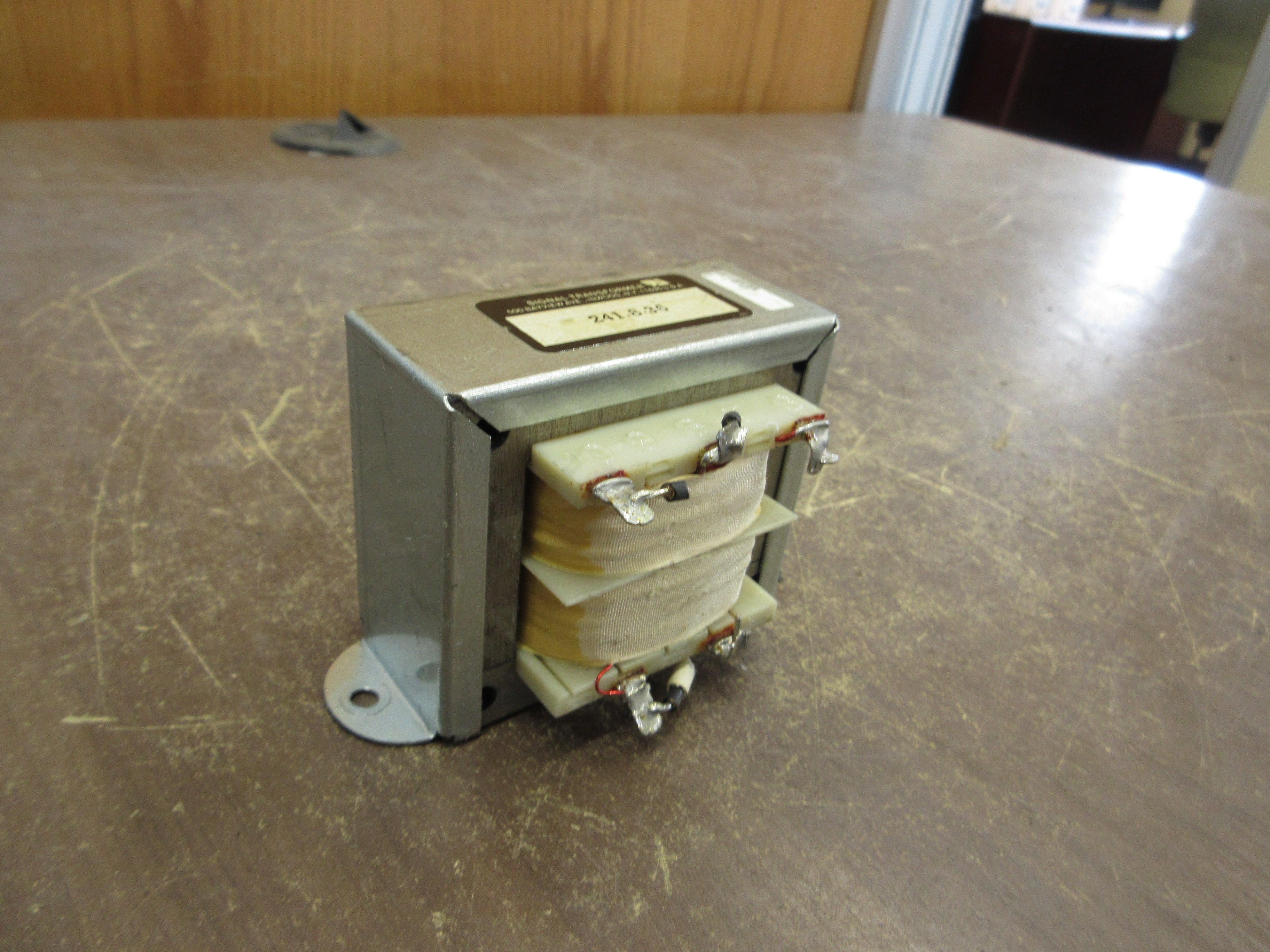 Signal Transformer Transformer 241-8-36 Pri: 115-230V Sec: 36V Used