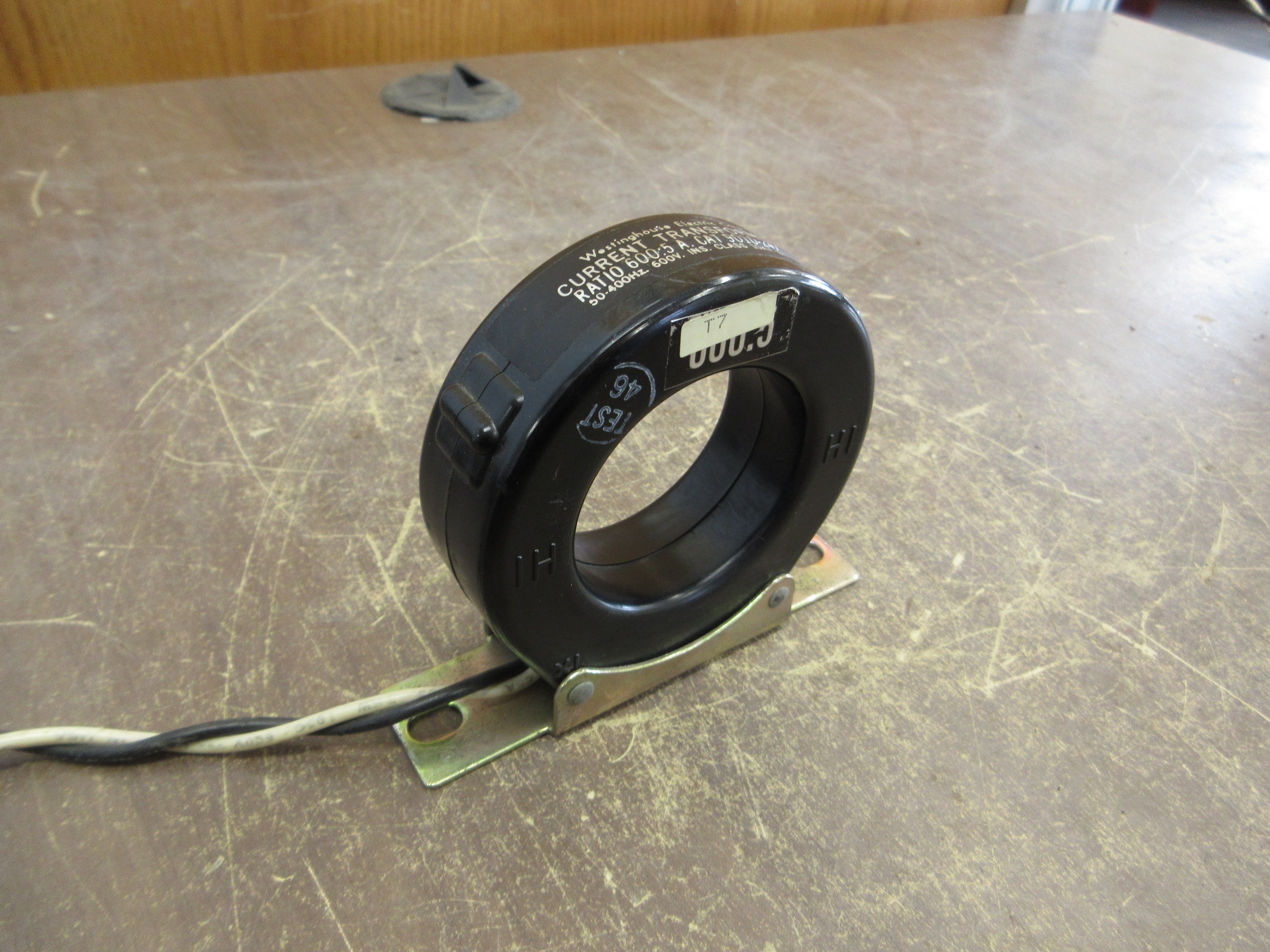 Westinghouse Current Transformer 9010-247 Ratio 600:5A 600V 50-400Hz w/ Mount