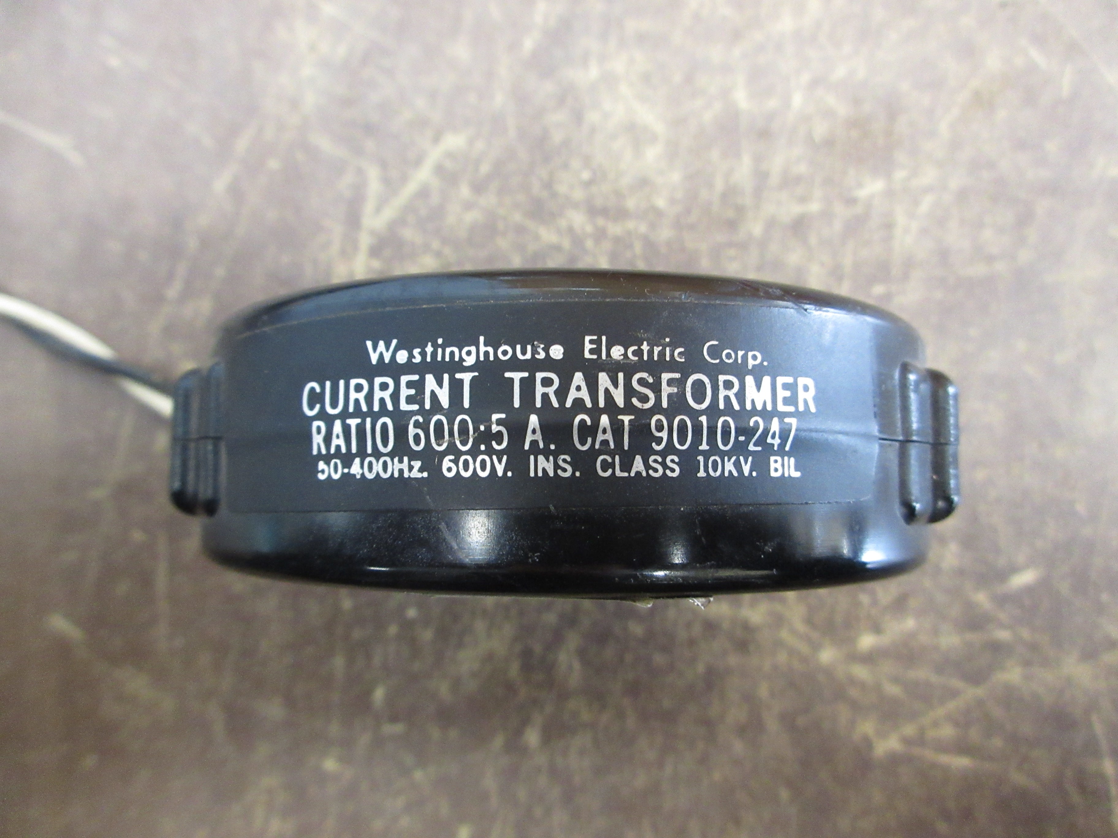 Westinghouse Current Transformer 9010-247 Ratio 600:5A 600V 50-400Hz w/ Mount