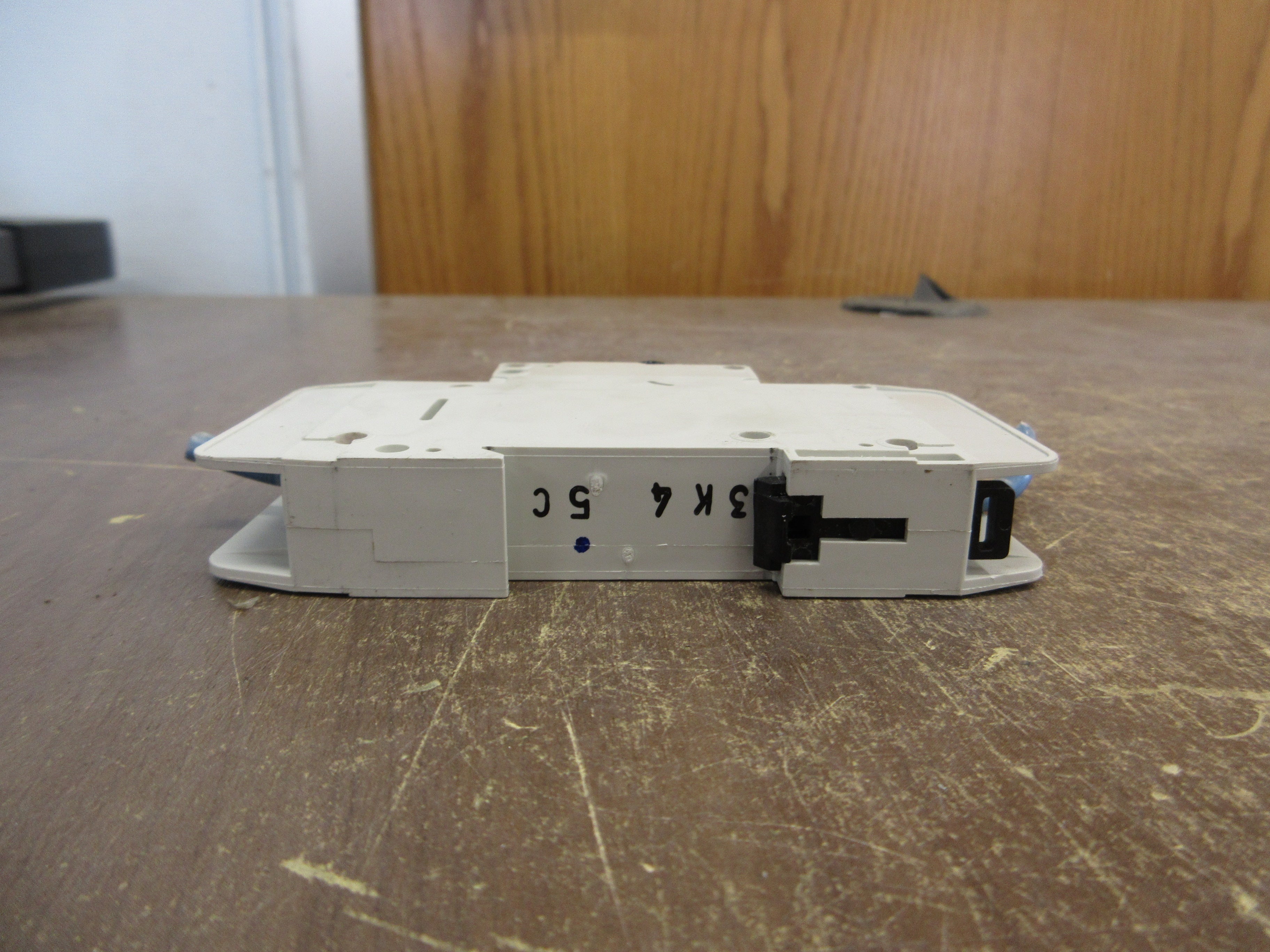 Eaton Circuit Breaker FAZ-C5/1-NA-SP 5A 277V 1P Used