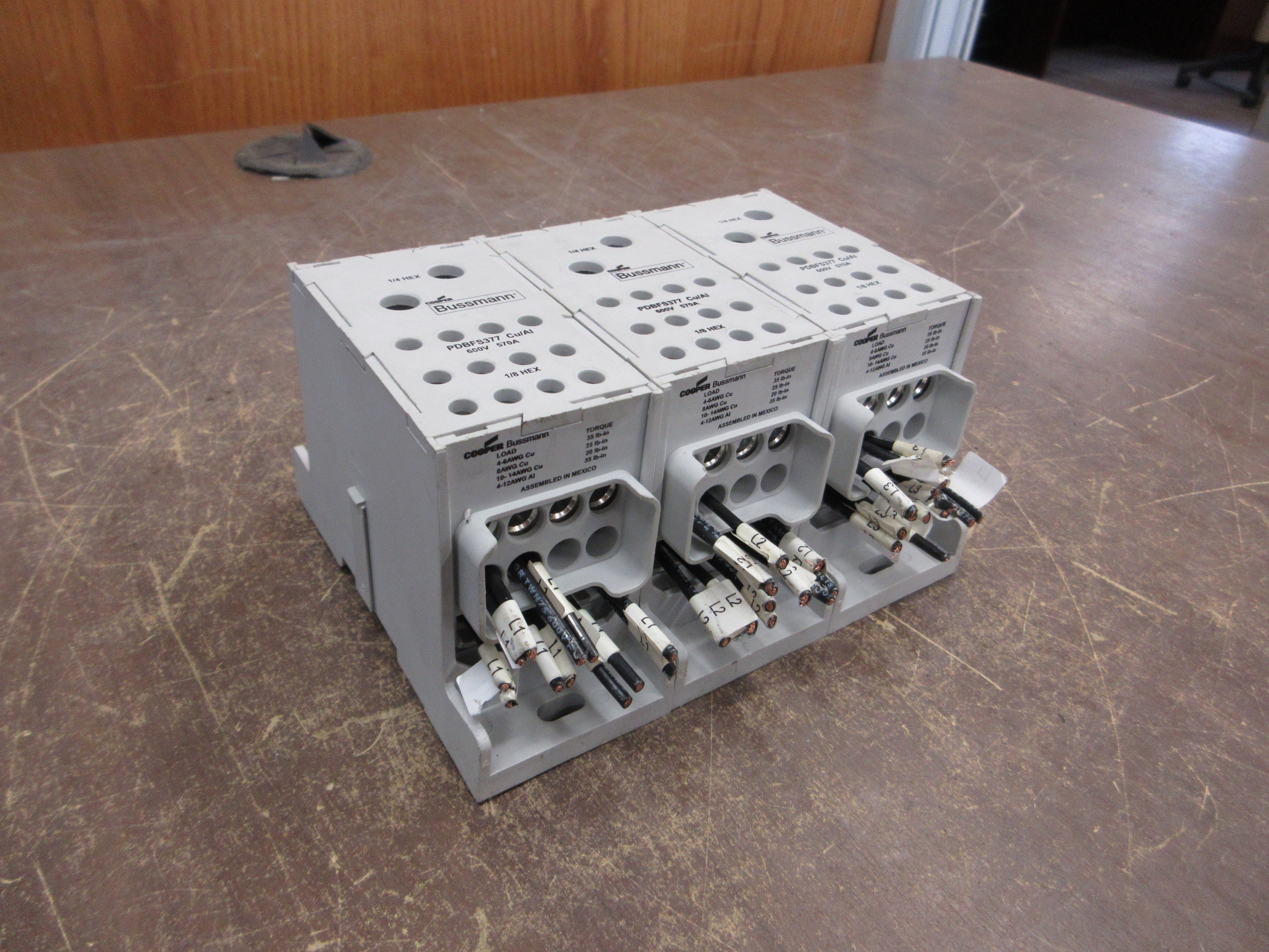 Cooper Bussmann Power Distribution Block PDBFS377 570A 600V 3P Used