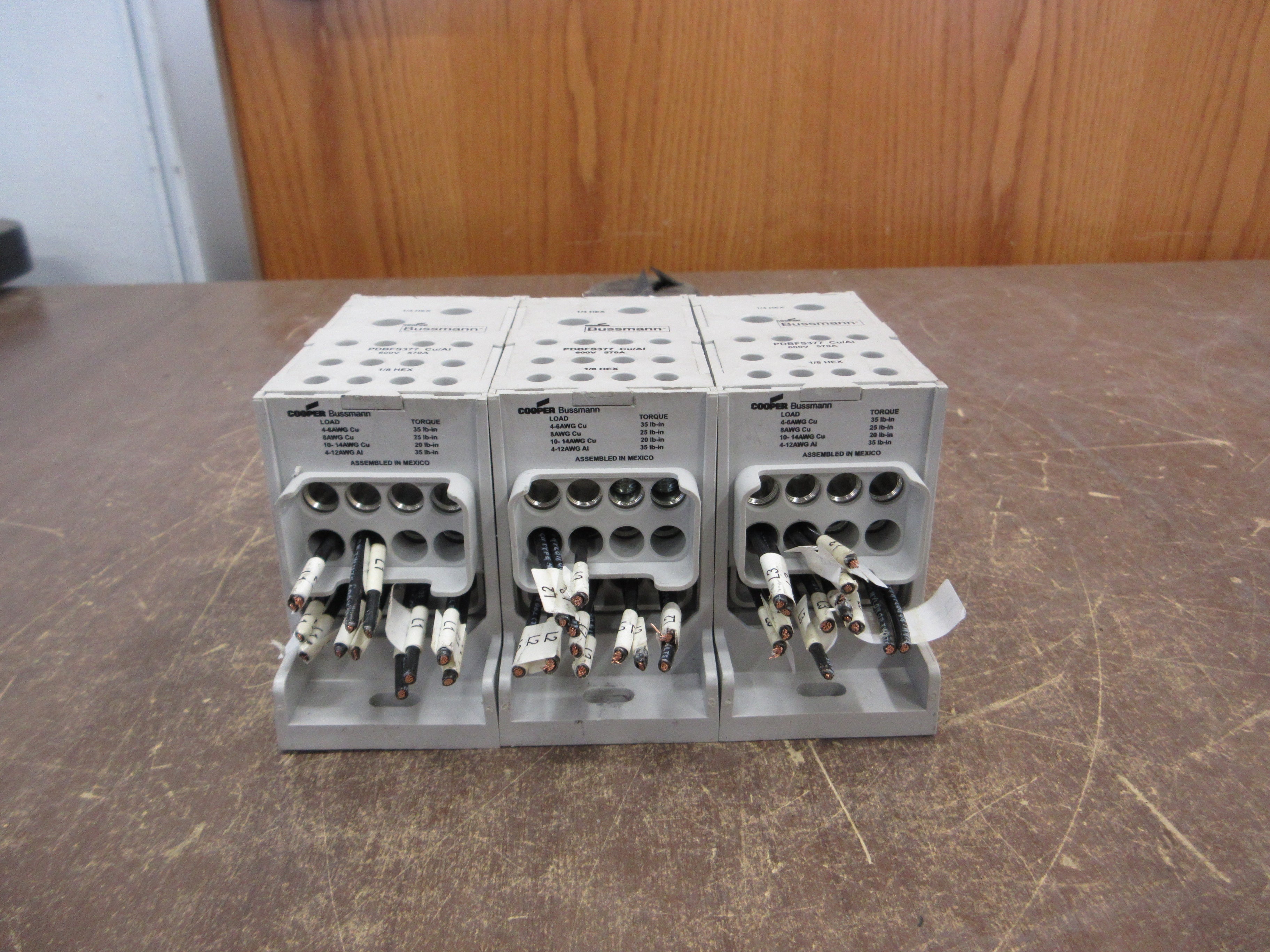 Cooper Bussmann Power Distribution Block PDBFS377 570A 600V 3P Used