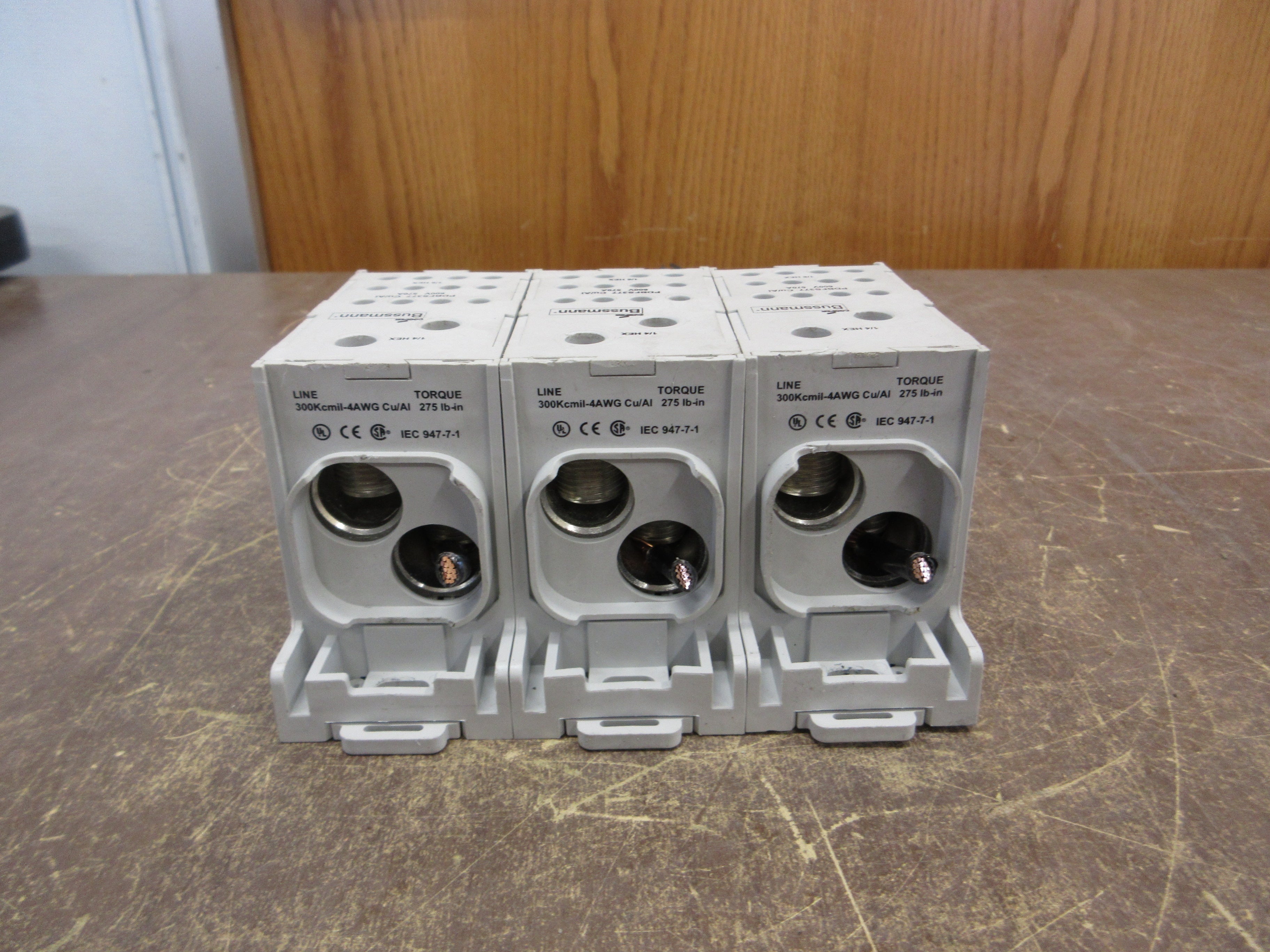 Cooper Bussmann Power Distribution Block PDBFS377 570A 600V 3P Used