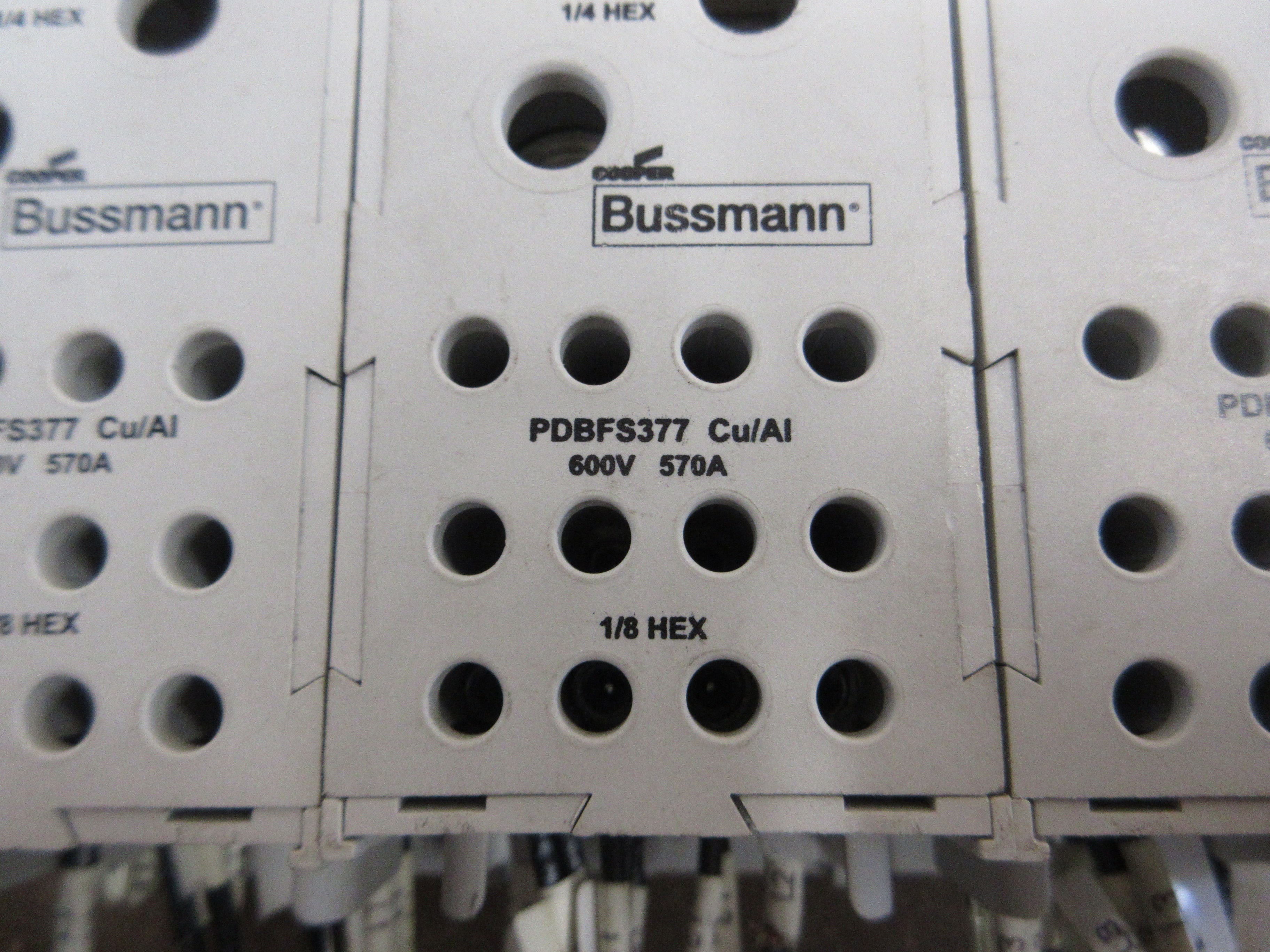Cooper Bussmann Power Distribution Block PDBFS377 570A 600V 3P Used
