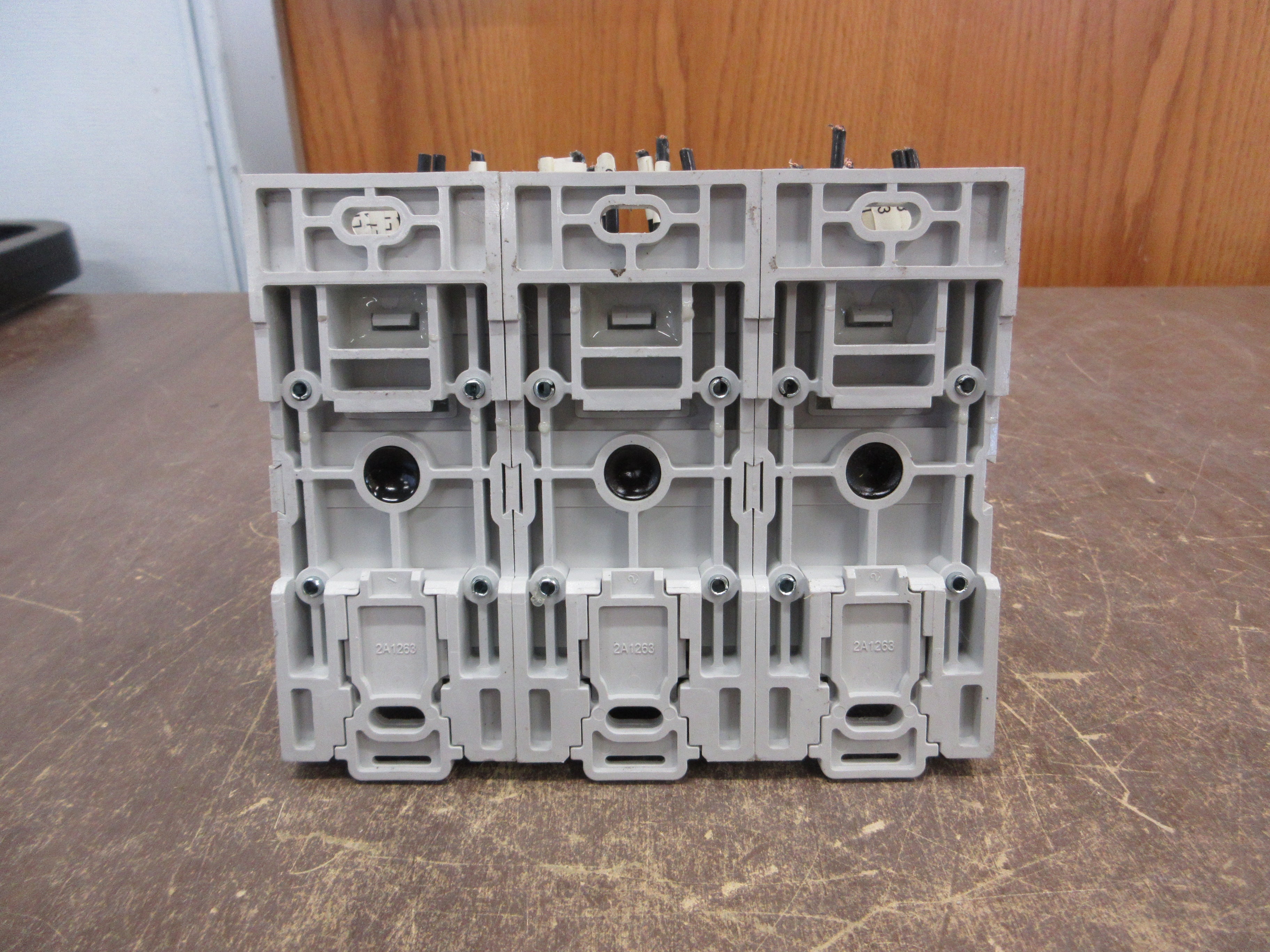 Cooper Bussmann Power Distribution Block PDBFS377 570A 600V 3P Used