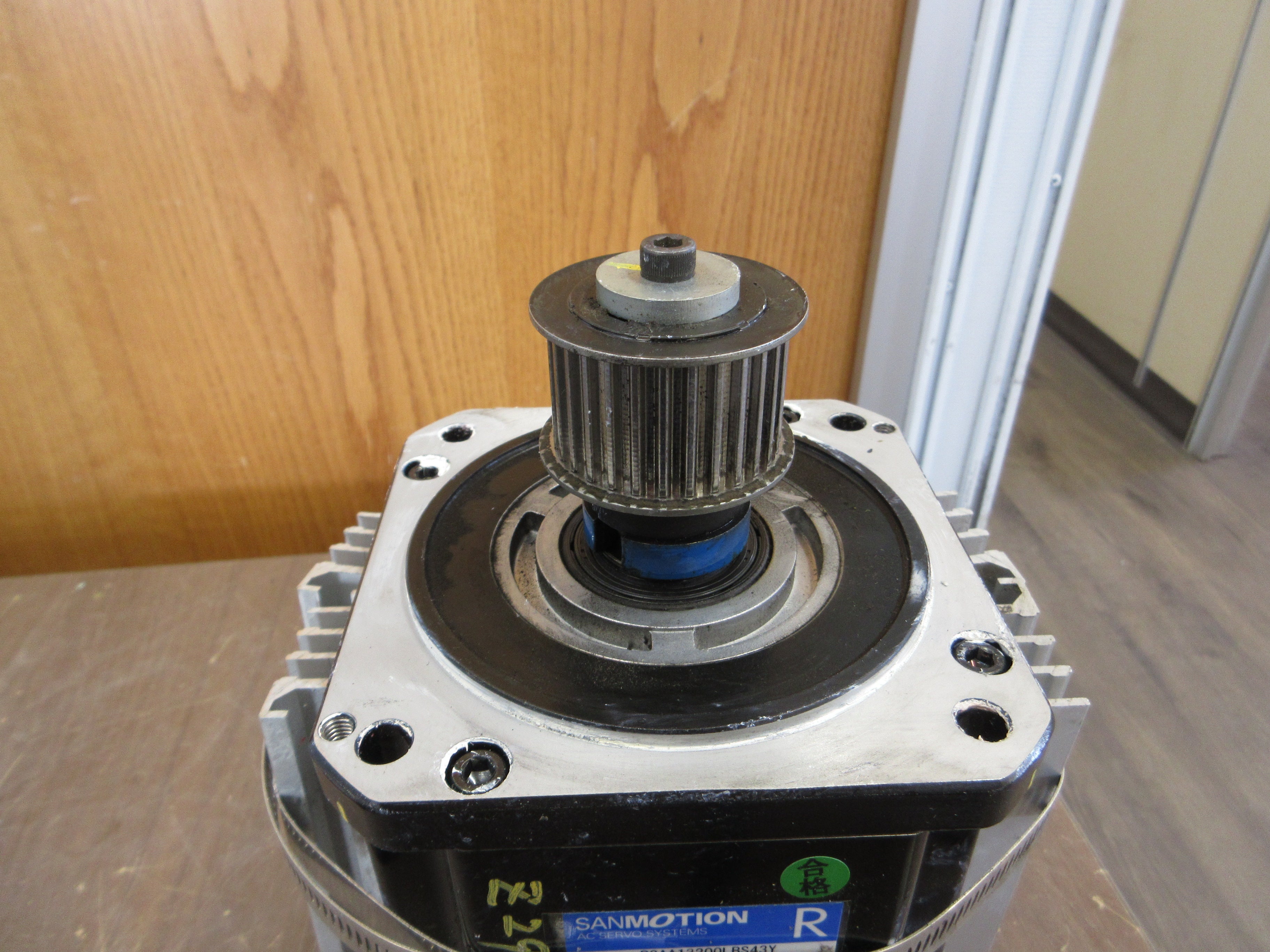 Sanyo Denki SanMotion AC Servo Motor R2AA13200LBS43Y 2.0kW 200V 11.0A 3Ph Used