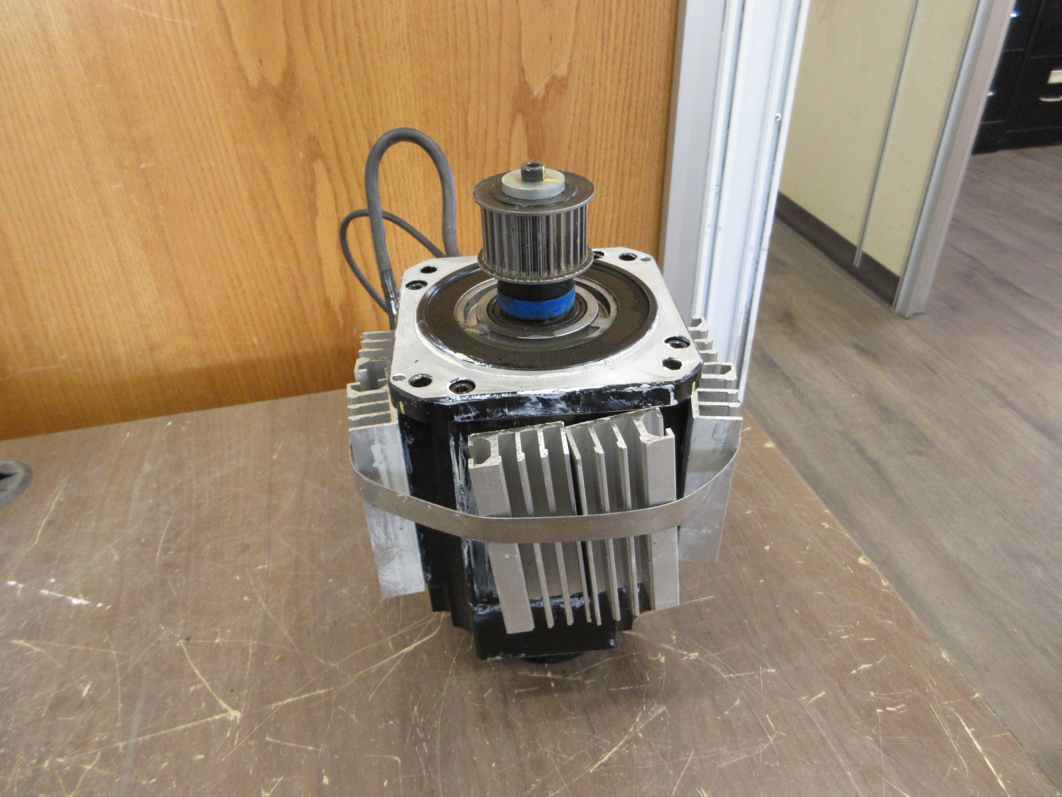 Sanyo Denki SanMotion AC Servo Motor R2AA13200LBS43Y 2.0kW 200V 11.0A 3Ph Used