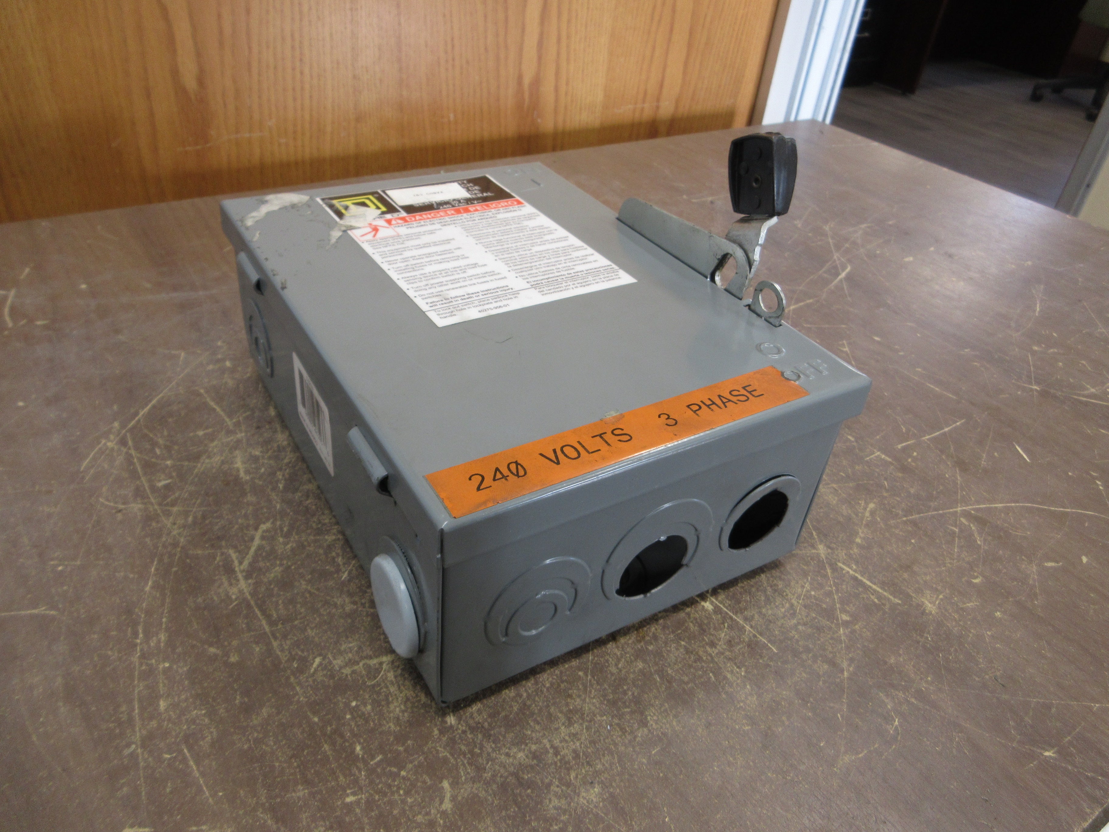 Square D Fusible Safety Switch / Disconnect D321N Ser. E3 30A 240V 3P Used