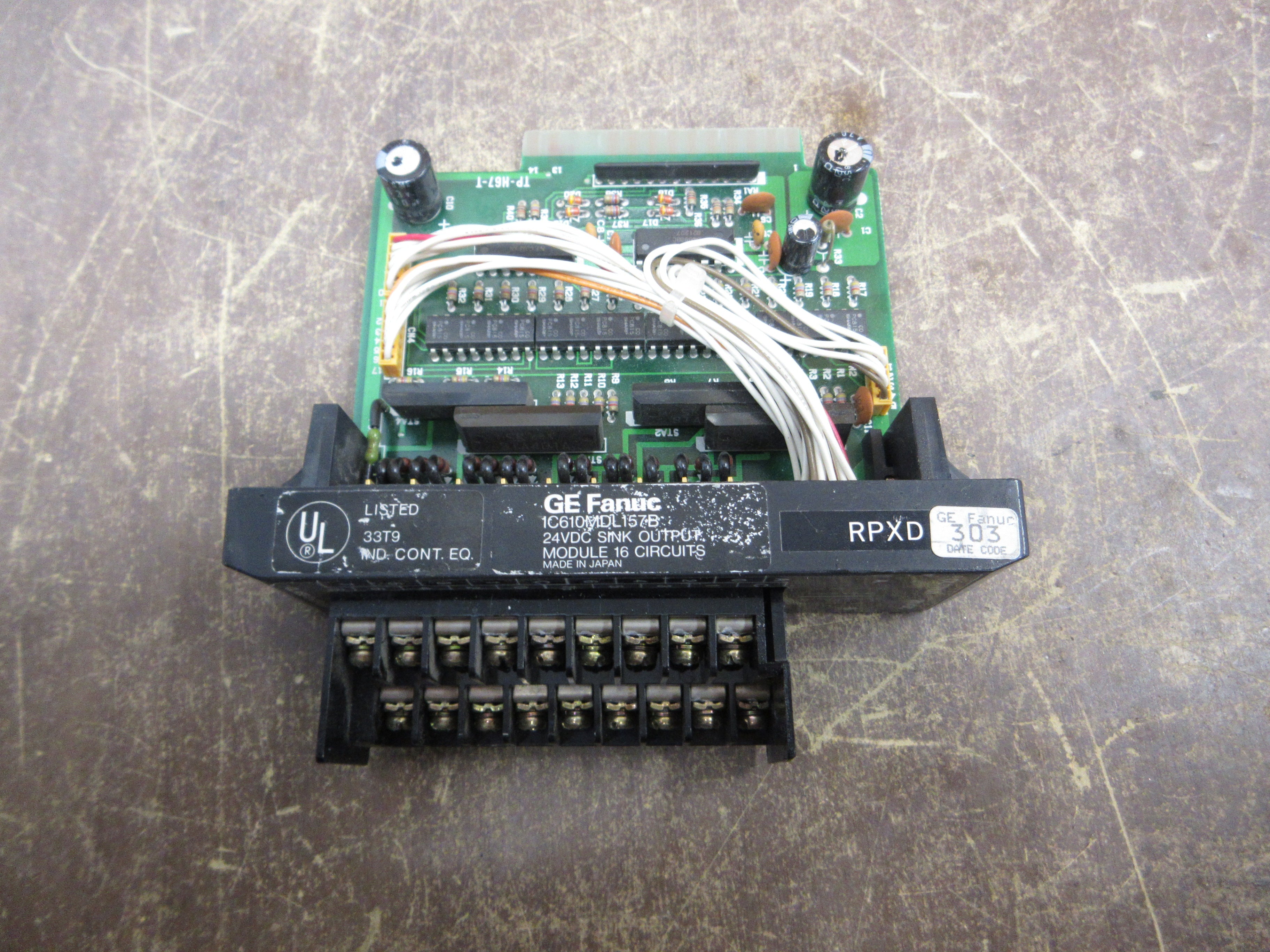 GE Fanuc Sink Output Module IC610MDL157B 24VDC 16-Circuits *No Terminal Cover*